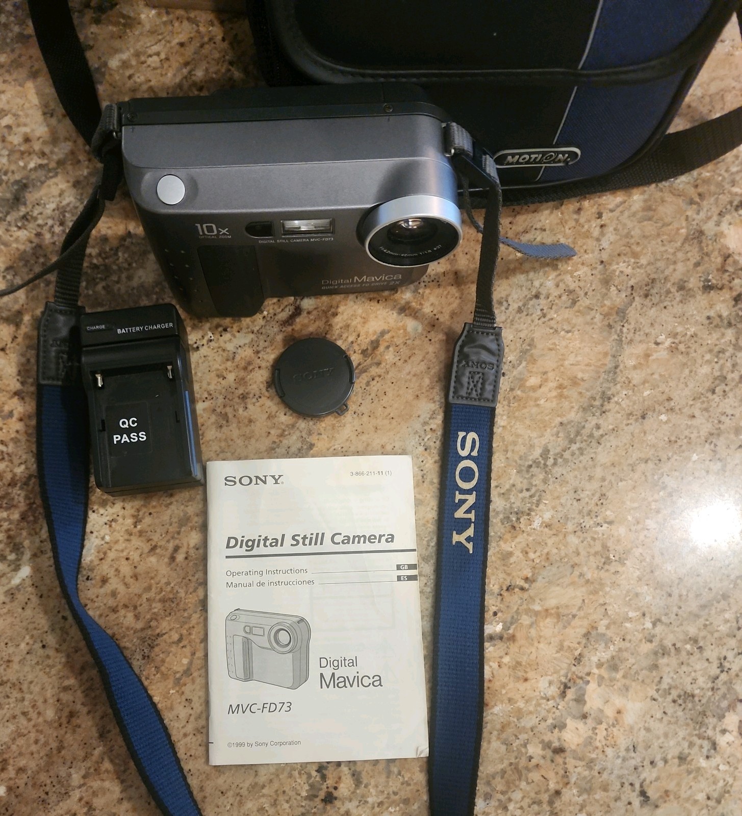 Sony Mavica MVC-FD73 0.4MP Digital Camera Floppy Still Camera w/ extras TESTED