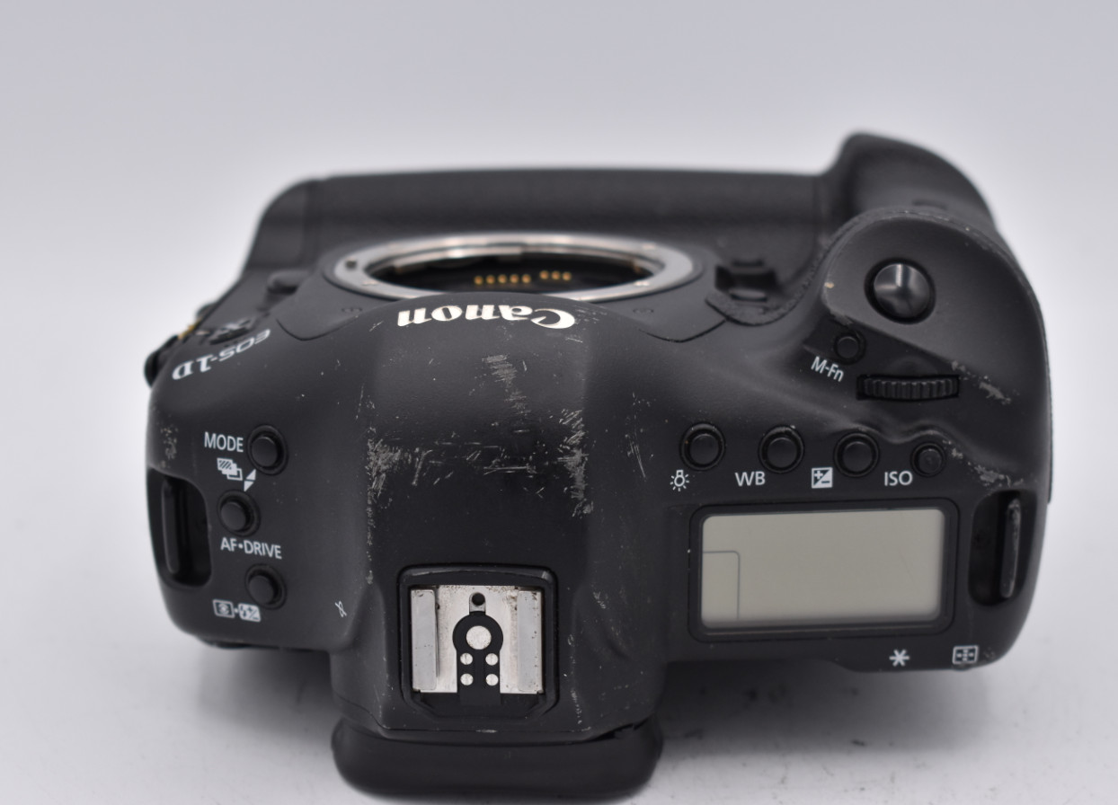 Canon EOS 1DX DSLR Camera Body {18.1MP} (For Parts and Repair)