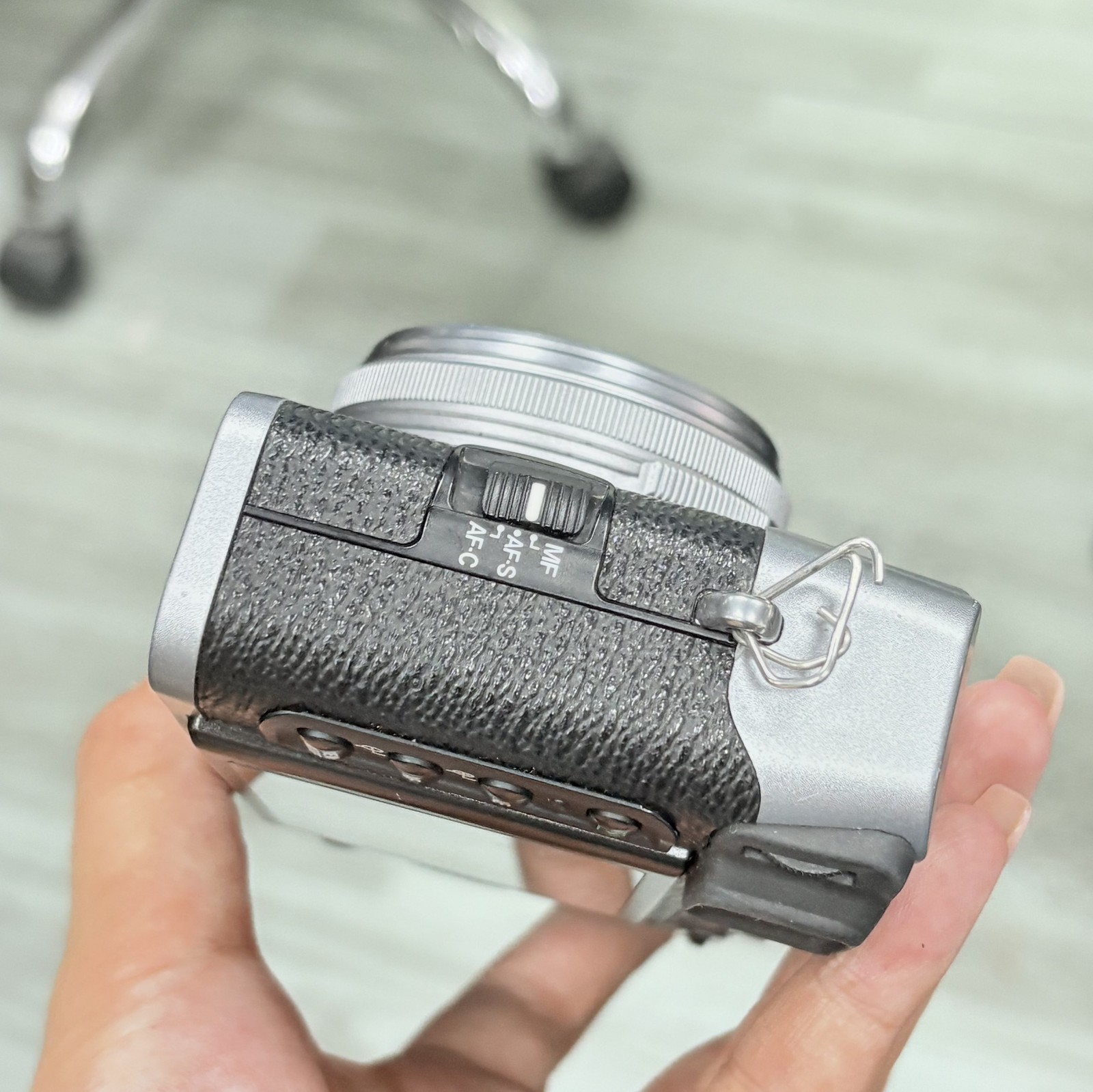 Fujifilm X100 12.3MP APS-C CMOS EXR 4x Optical Zoom Digital Camera -90%NEW