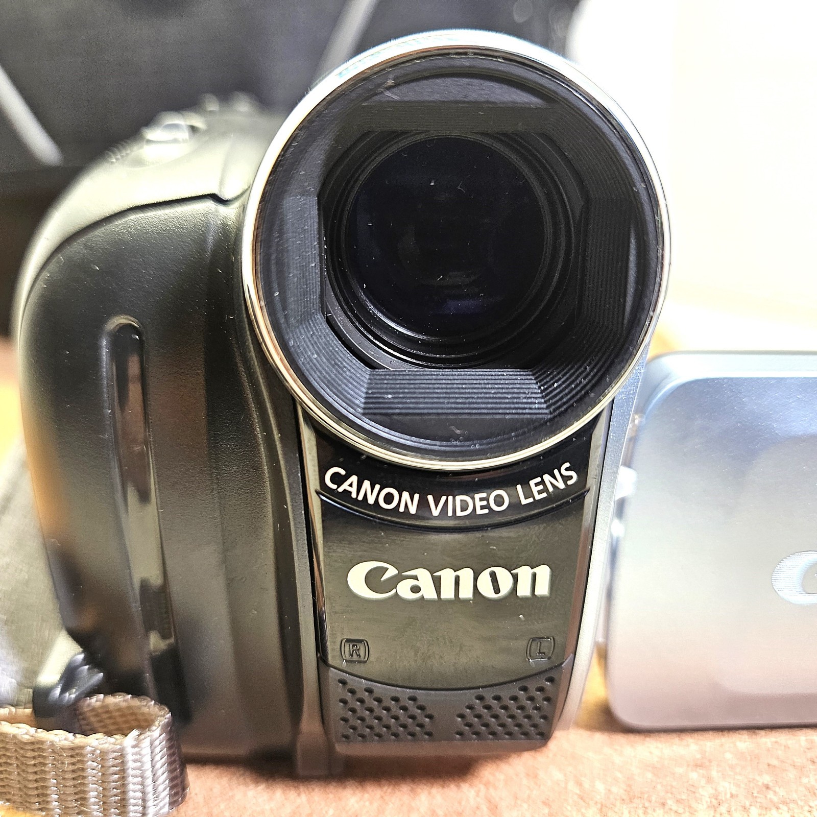 Canon ZR900 ZR900A MiniDv Stereo Camcorder VCR Player Video Transfer Bundle