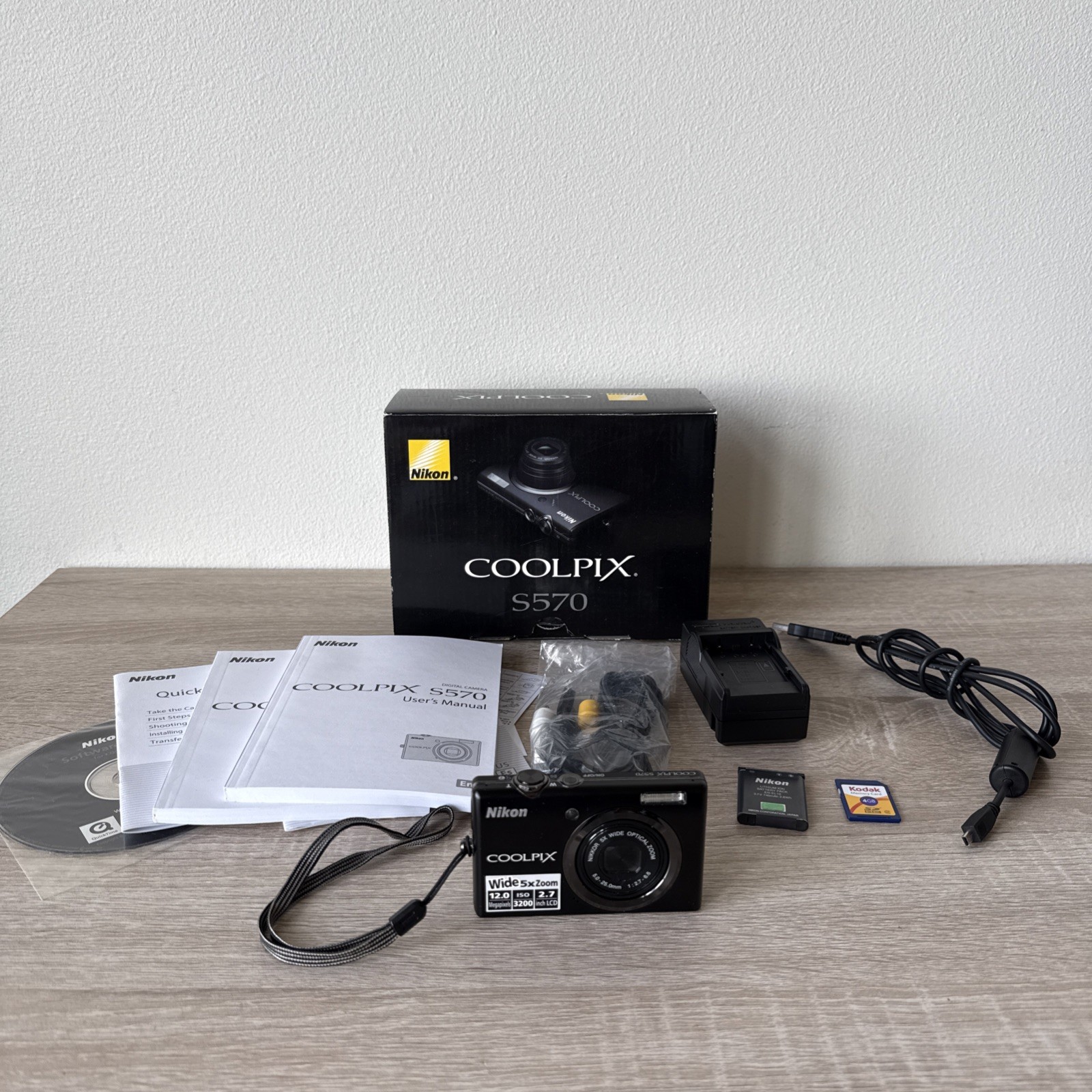 Nikon COOLPIX S570 12MP Digital Camera Black Charger + Memory Card + Battery