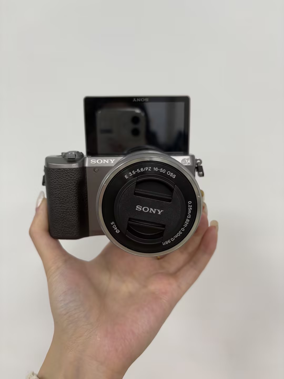 Sony Alpha a5100 24.3MP Mirrorless Digital Camera w/16-50mm Lens excellent