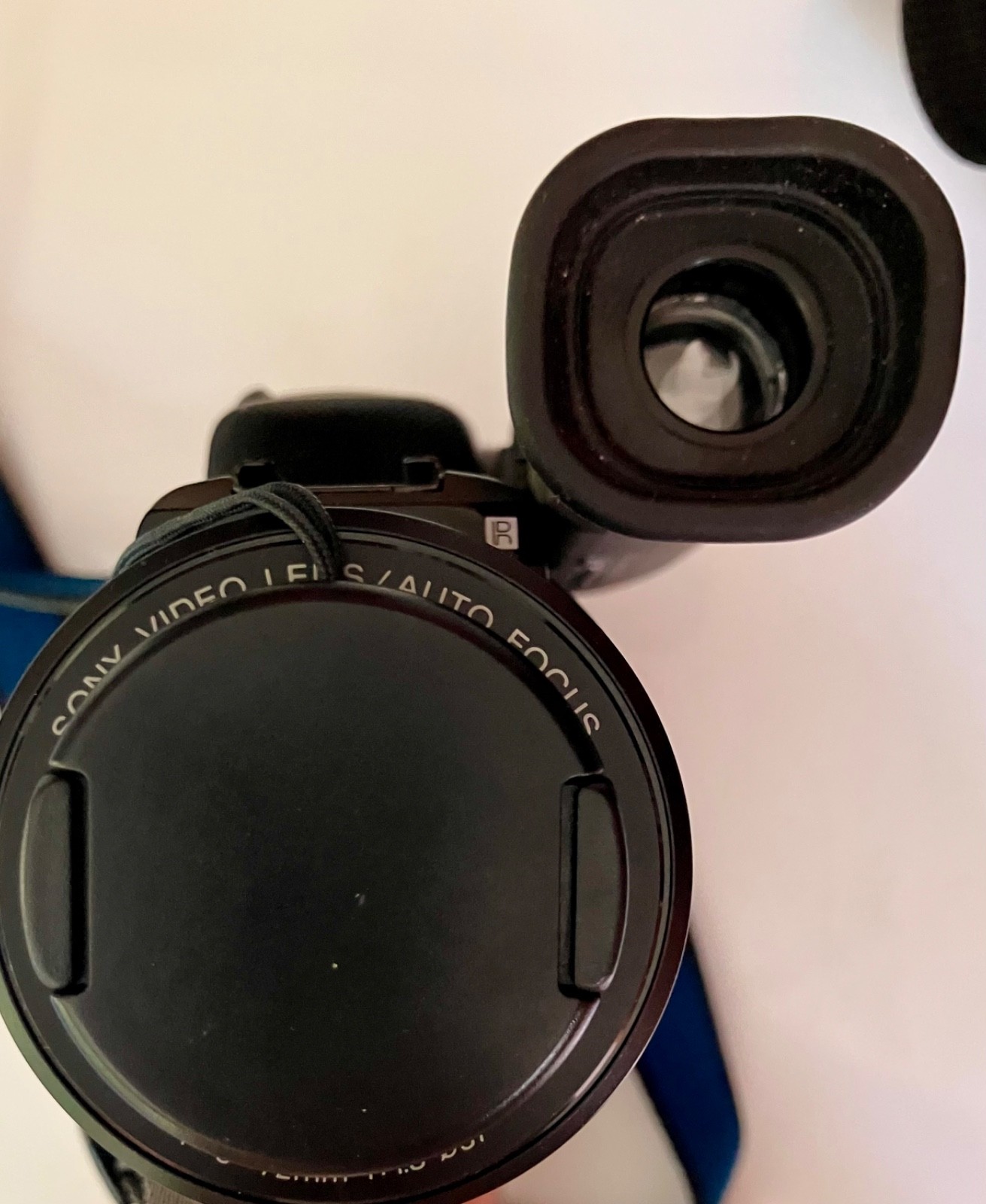 Sony Handycam CCD-FX520 Video 8 Camcorder Bundle w/ Charger & Bag,Untested…