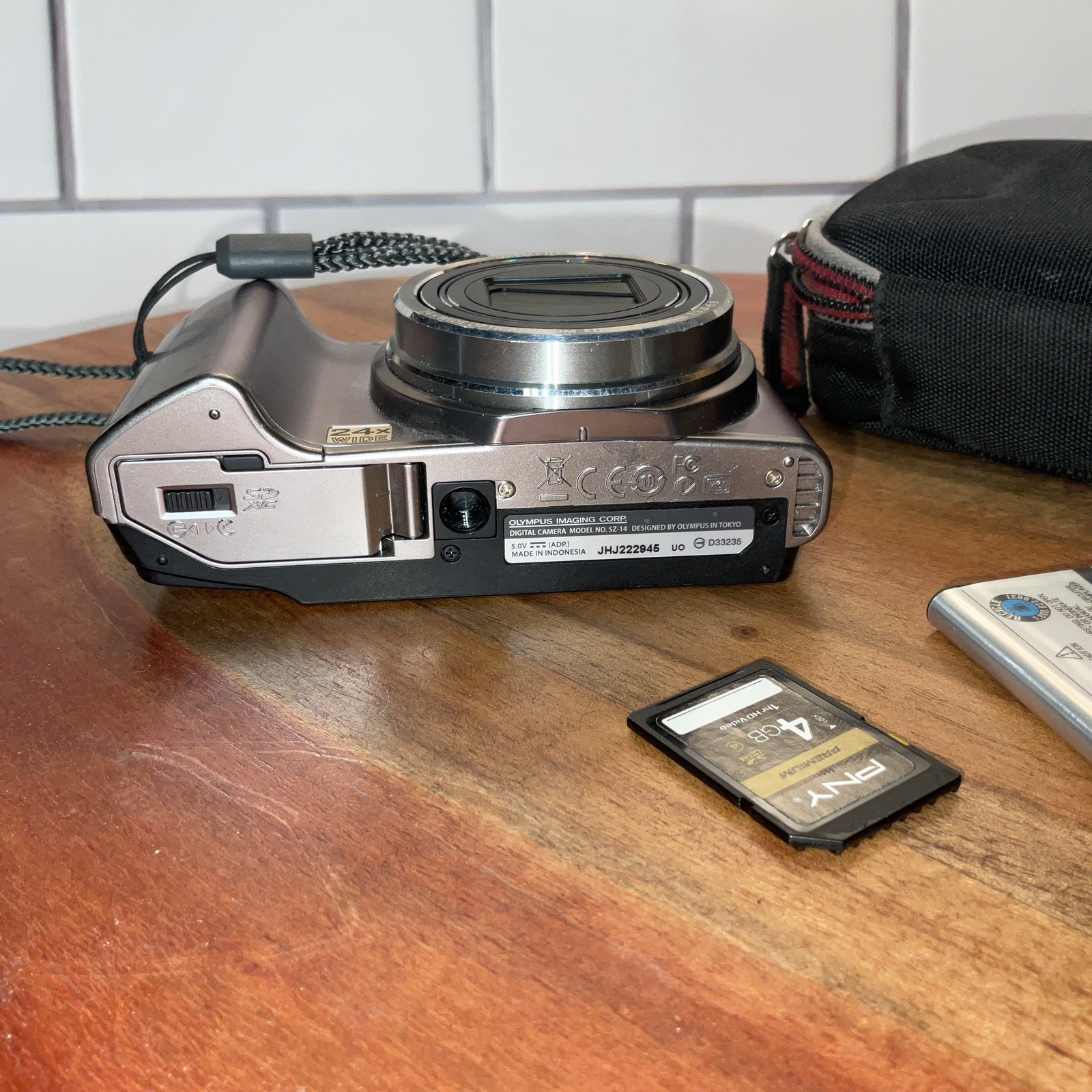 Olympus Stylus SZ-14 14.0MP Digital Camera With SD Card, Silver – Tested