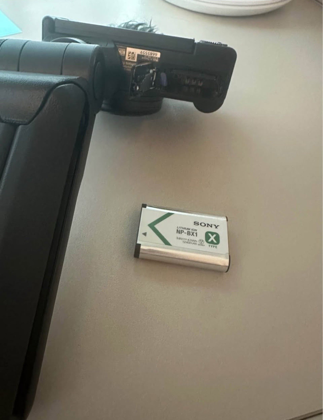 Sony ZV-1F Vlogging Camera – Creators Bundle