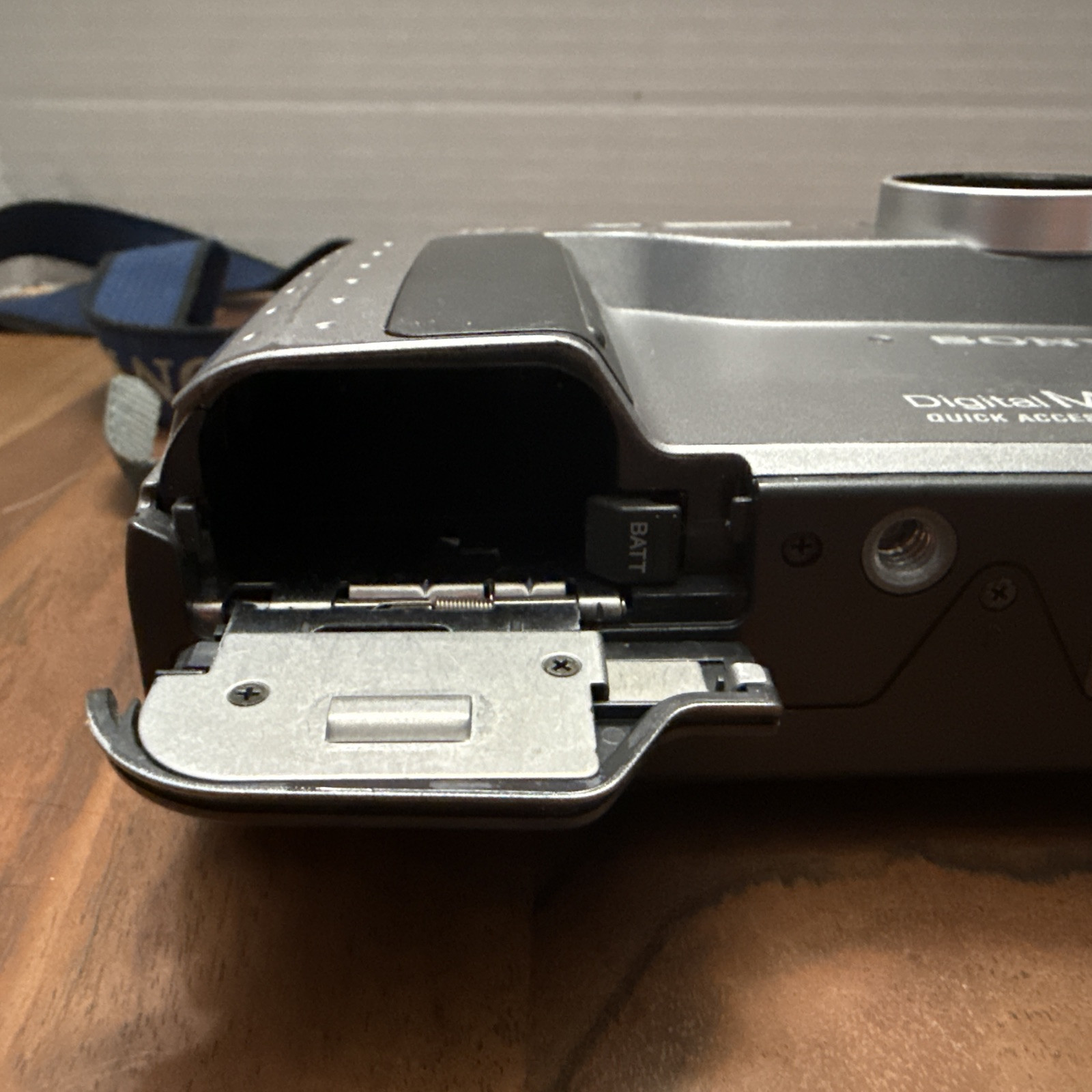 Sony Digital Camera Mavica MVC-FD73 0.4MP 10X Optical Zoom Floppy Disk UNTESTED
