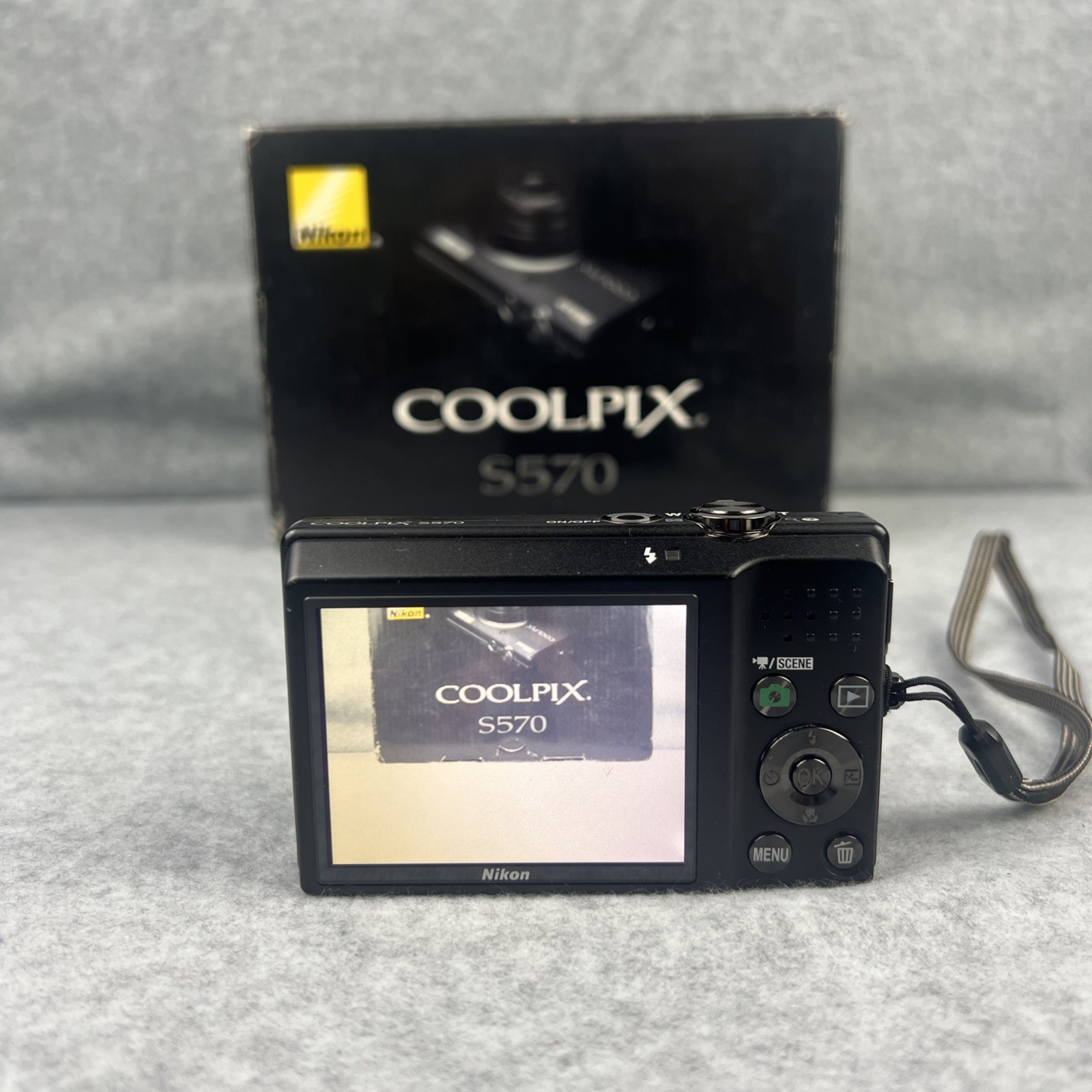 Nikon COOLPIX S570 12MP Digital Camera Tested Working Battery Charger SD Card