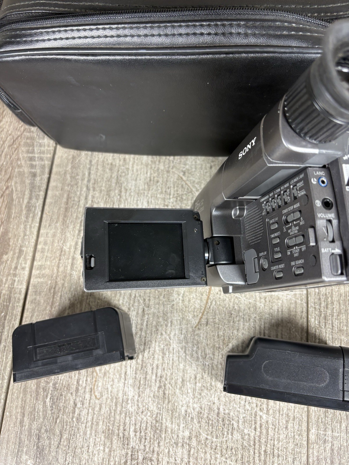 Sony Handycam CCD-TRV22 Video8 Standard Definition Camcorder (Silver) No Battery