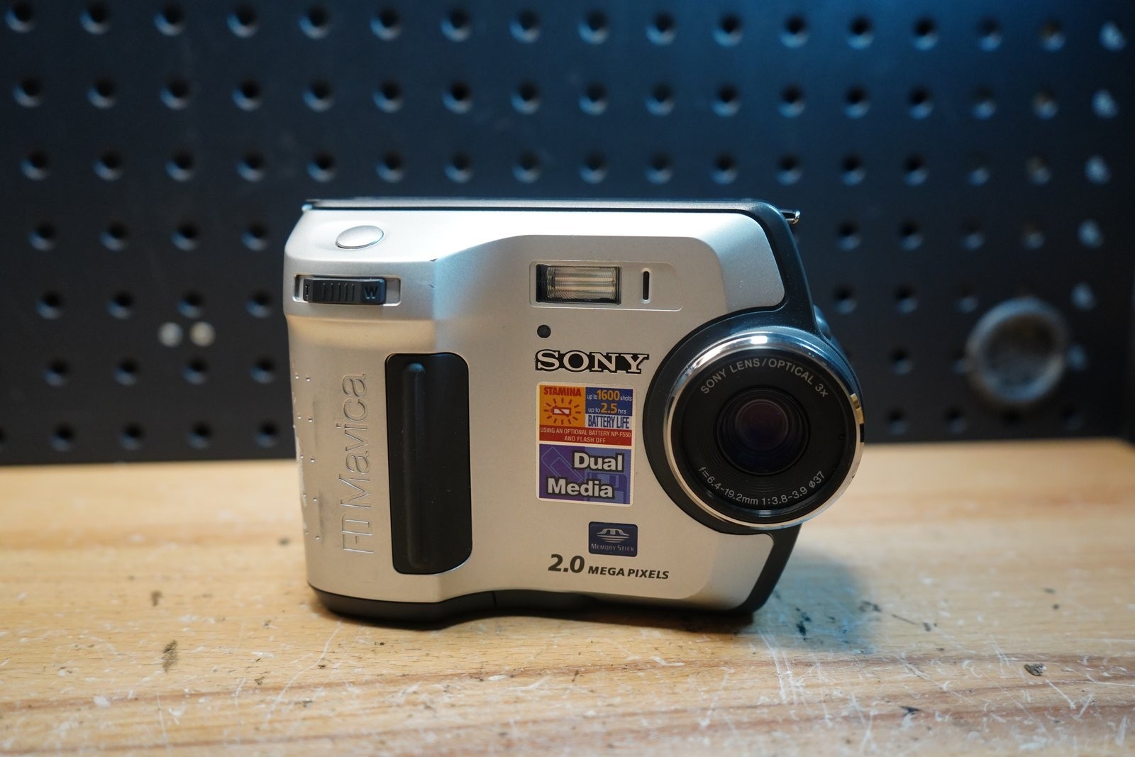 (N) Sony FD Mavica MVC-FD200 2.0MP Digital Camera Body Only No Charger