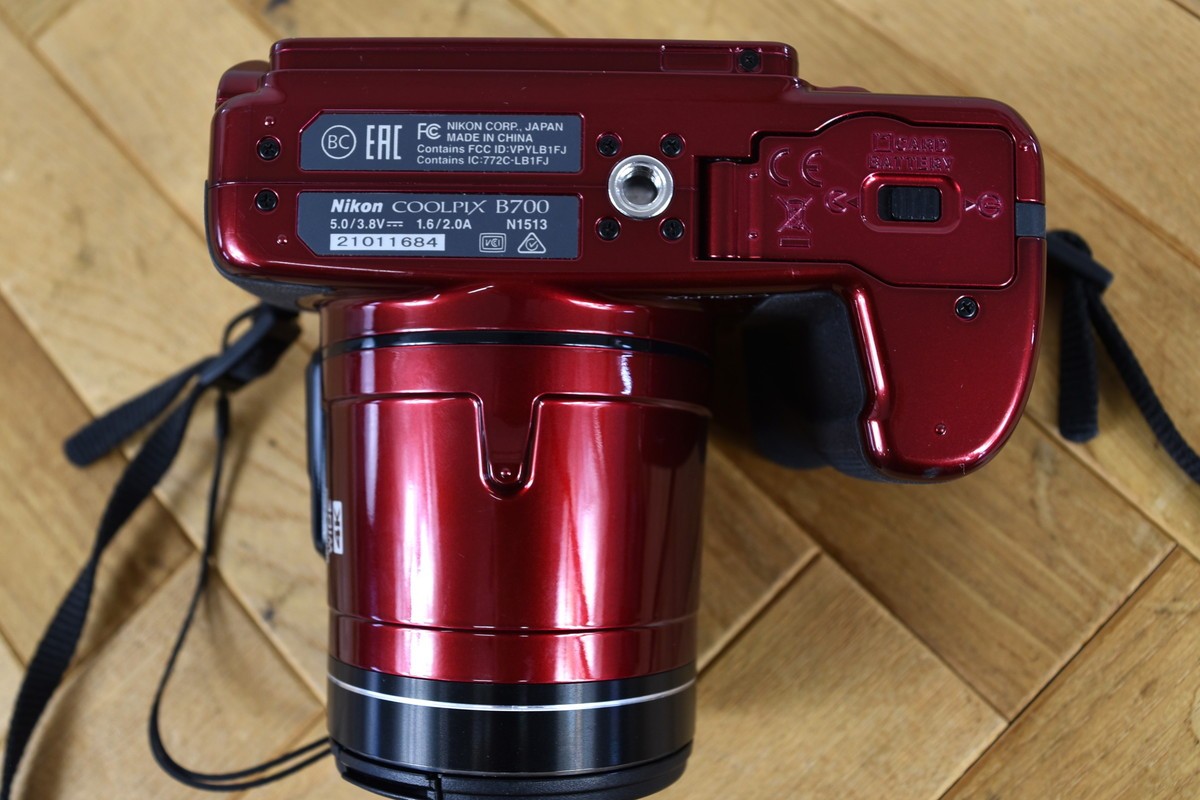 Nikon Coolpix B700 20.2MP Digital Camera 60x Wide Optical Zoom Red,Tested