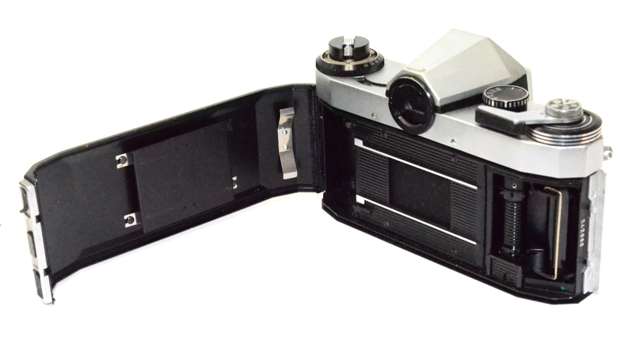 Hanimex Praktica nova IB M42 35mm SLR Film Camera Body