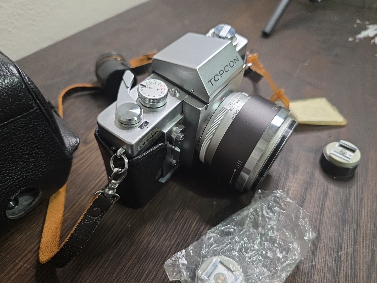 Topcon RE Super 35mm Film Camera RE AutoTopcor 5814 Lens JPN G2U