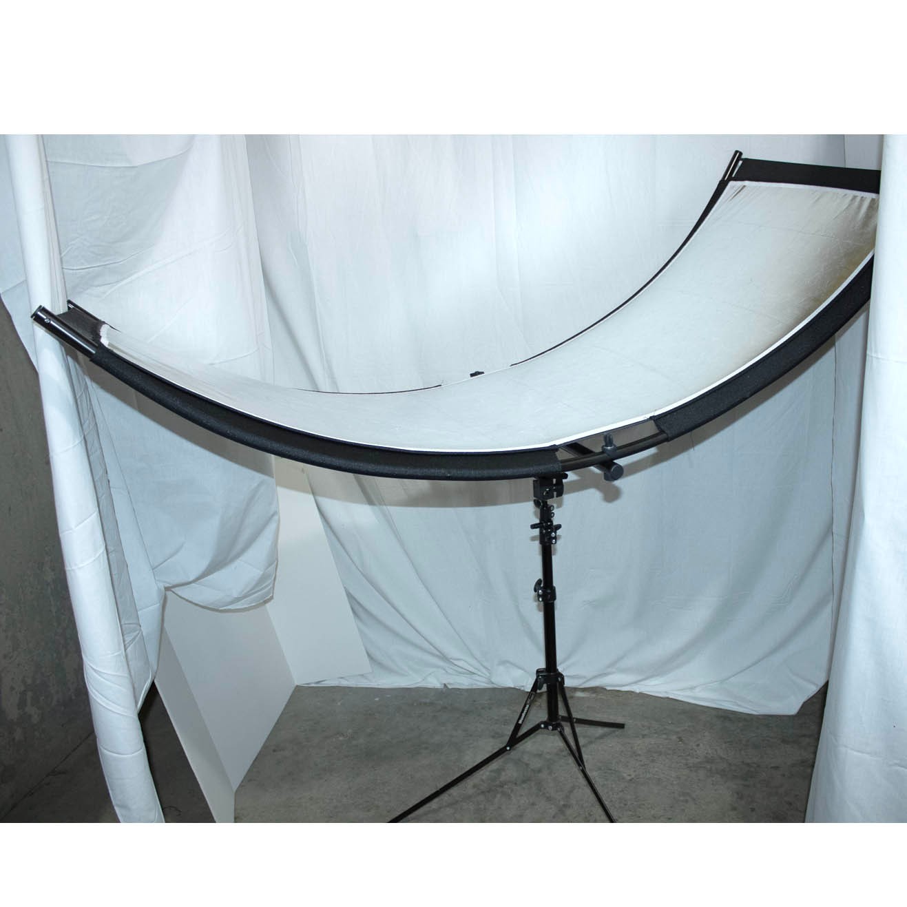 Manfrotto Light Stand with Curved Diffuser Reflector Panel Studio Photography