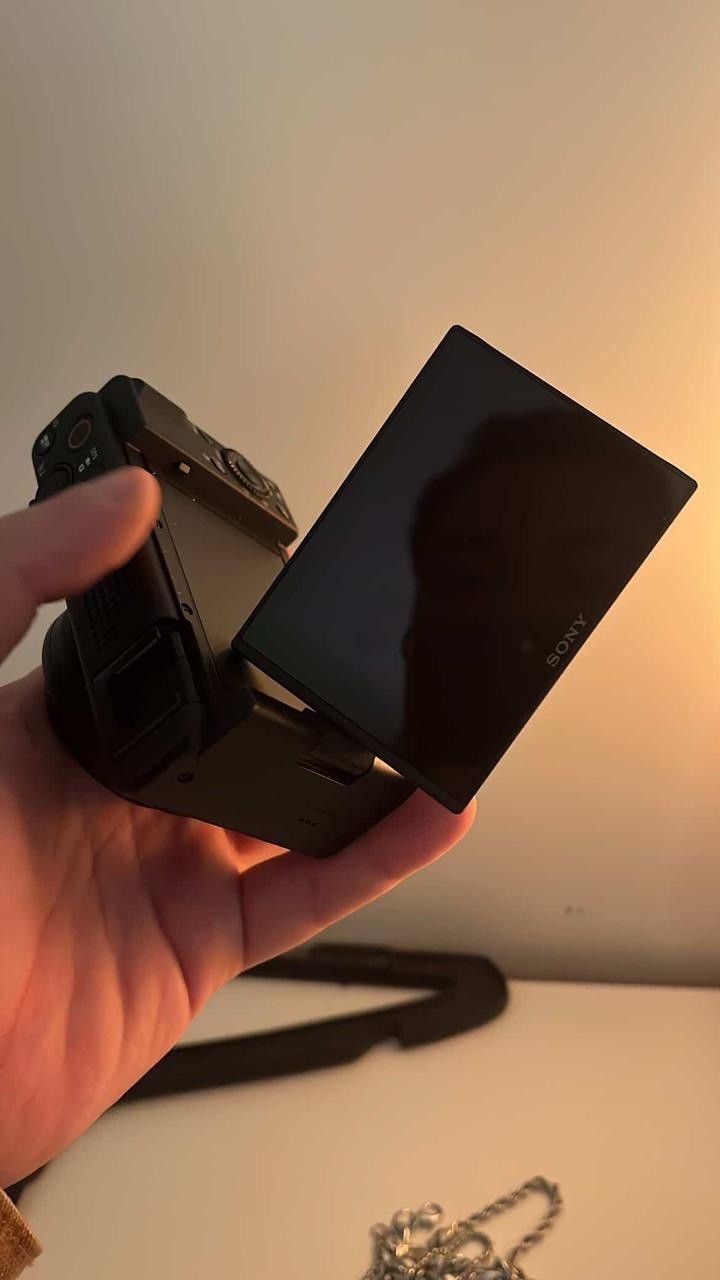 Sony ZV-1F 20.1MP 4K f/2 Vlogging Digital Camera – Black