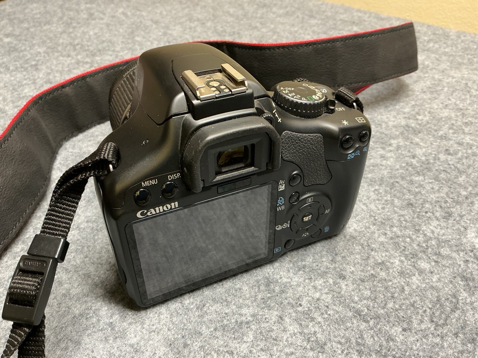 Canon EOS Rebel XSi DS126181 Black W/ EF-S 18-55mm IS Lens Charger & Battery