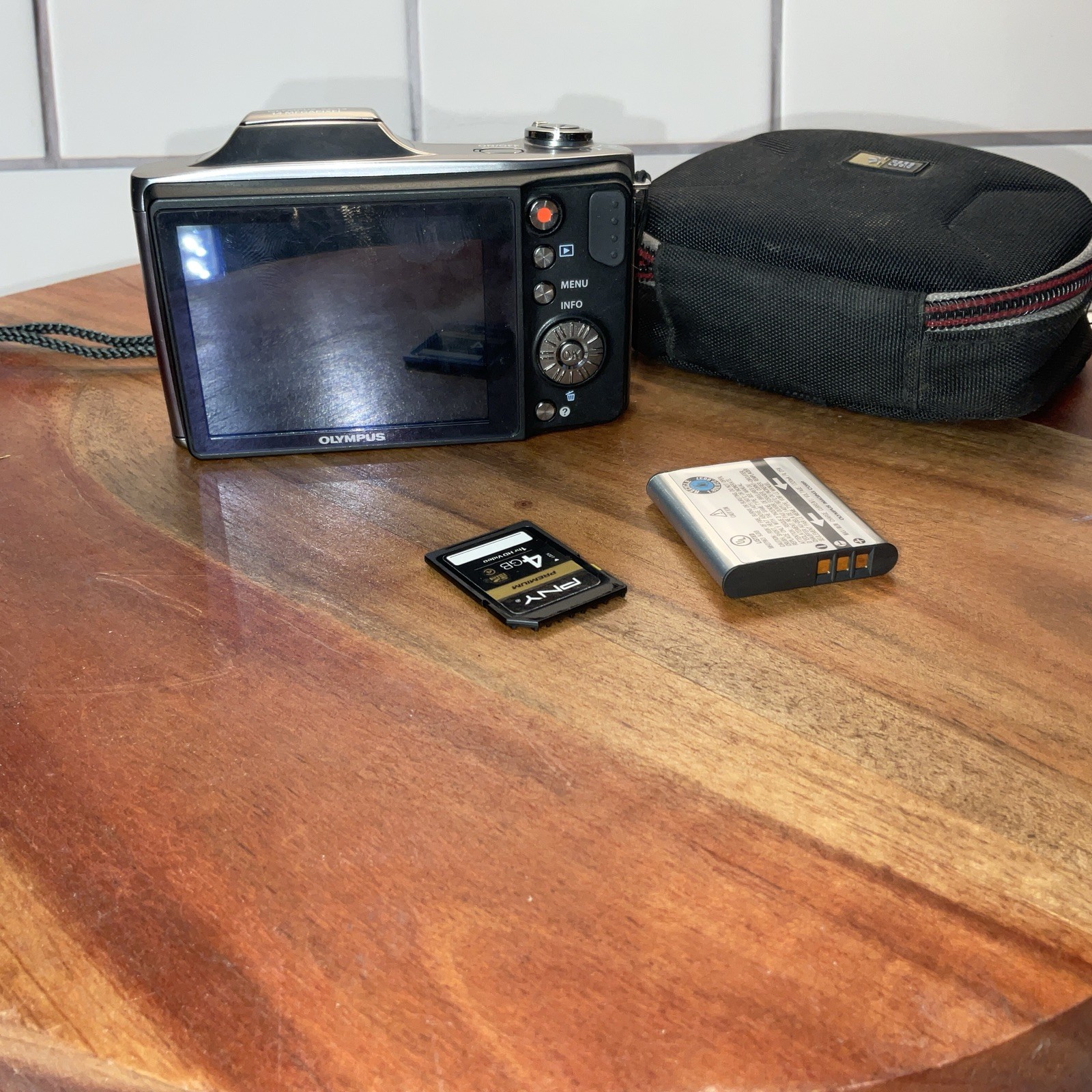 Olympus Stylus SZ-14 14.0MP Digital Camera With SD Card, Silver – Tested