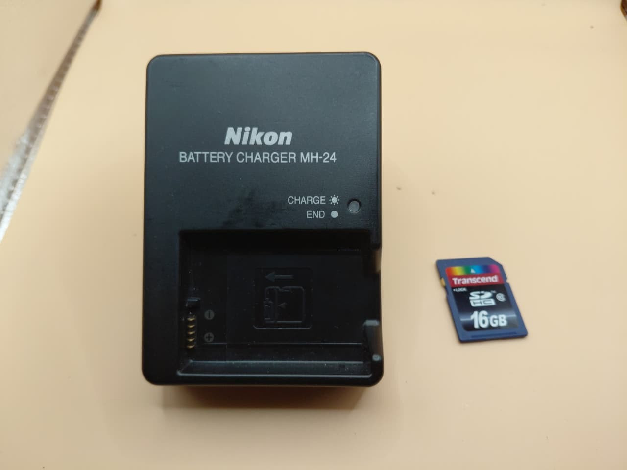 Nikon COOLPIX P7000 Compact Digital Camera with Battery & Charger & 16 GB & Case