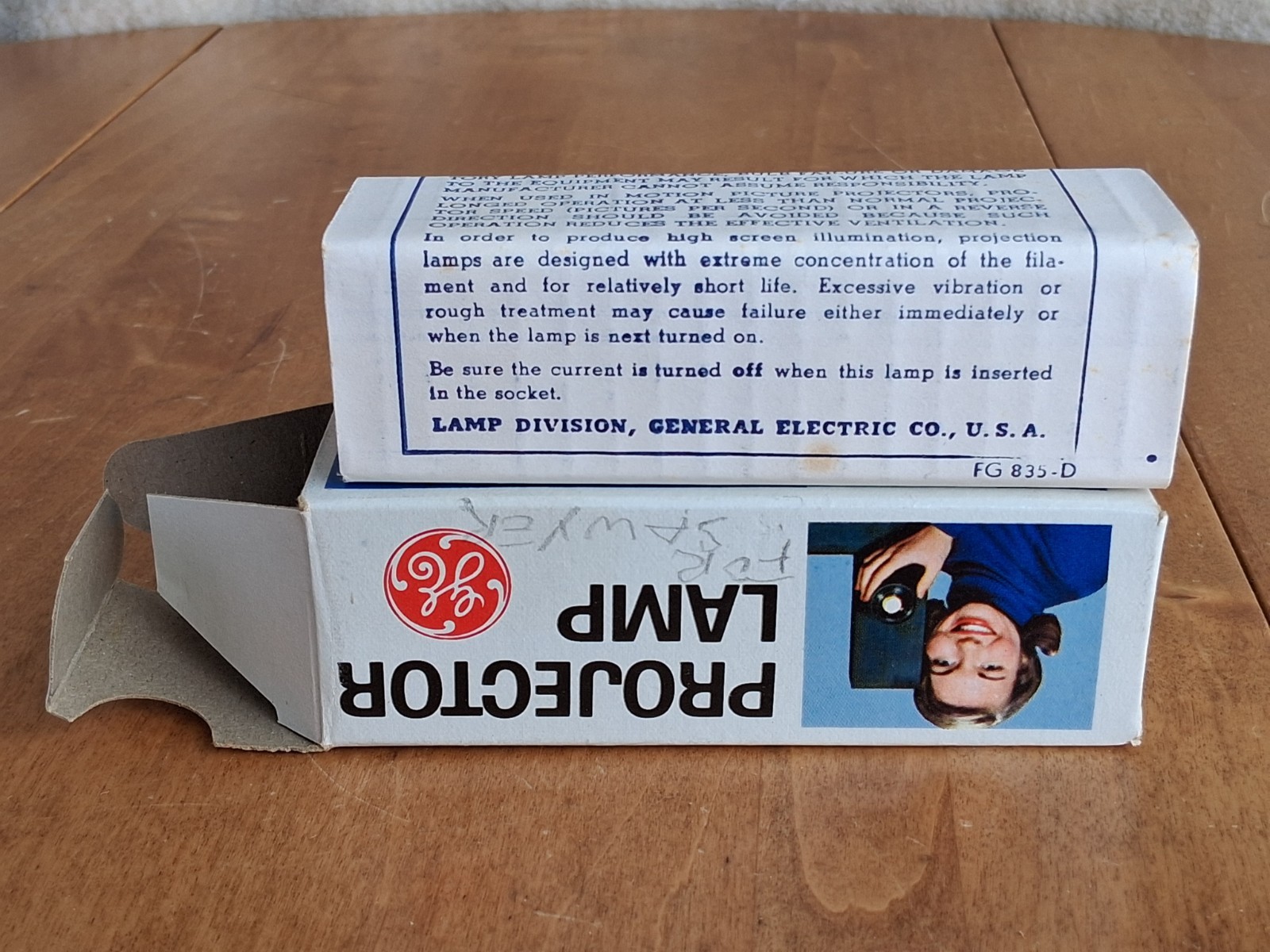 GE DAK 500W 120V Projector Lamp Bulb New in Box Vintage Old Stock NOS