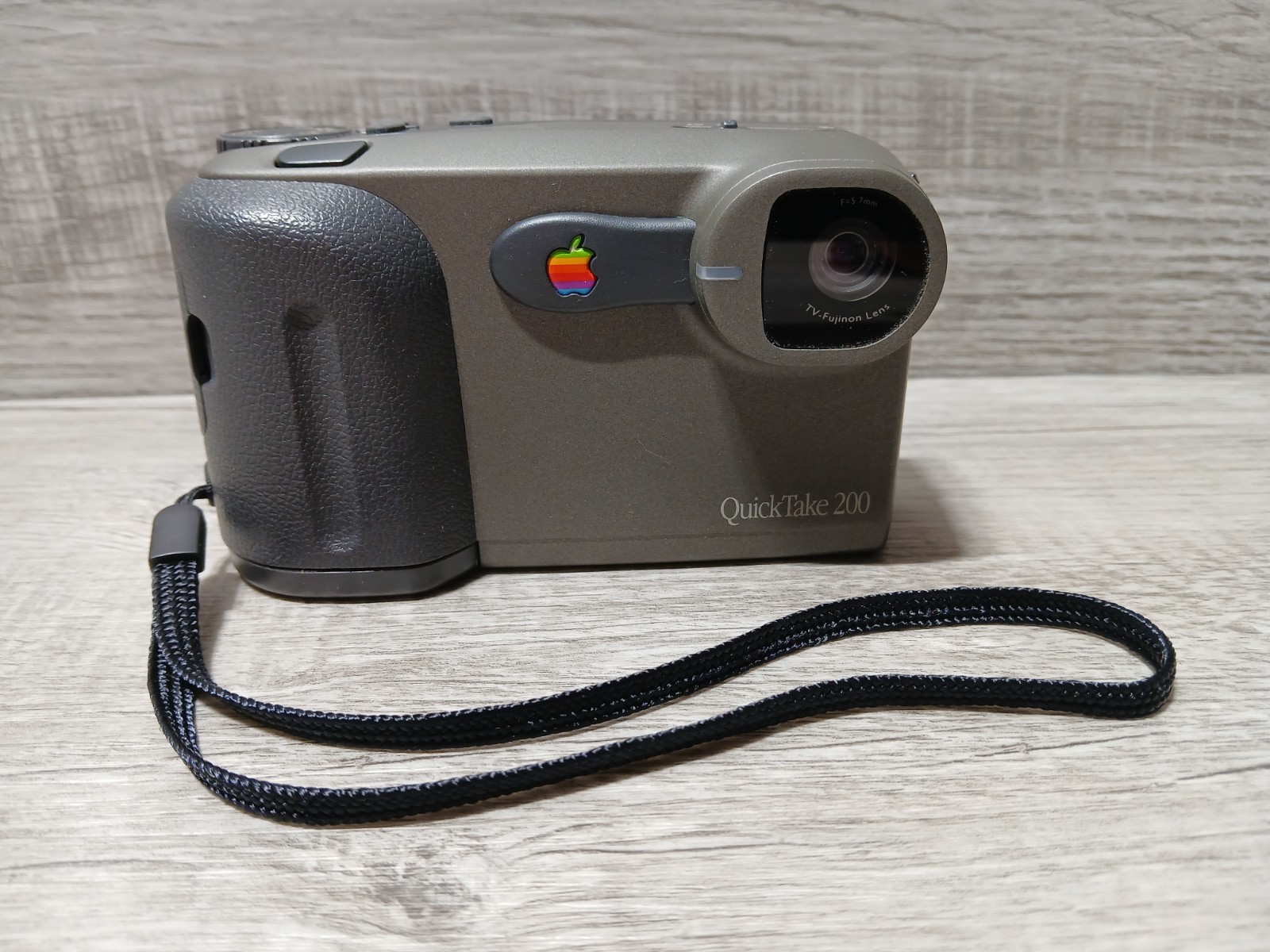 (MINT) Apple QuickTake 200 Point & Shoot Digital Camera Gray LCD