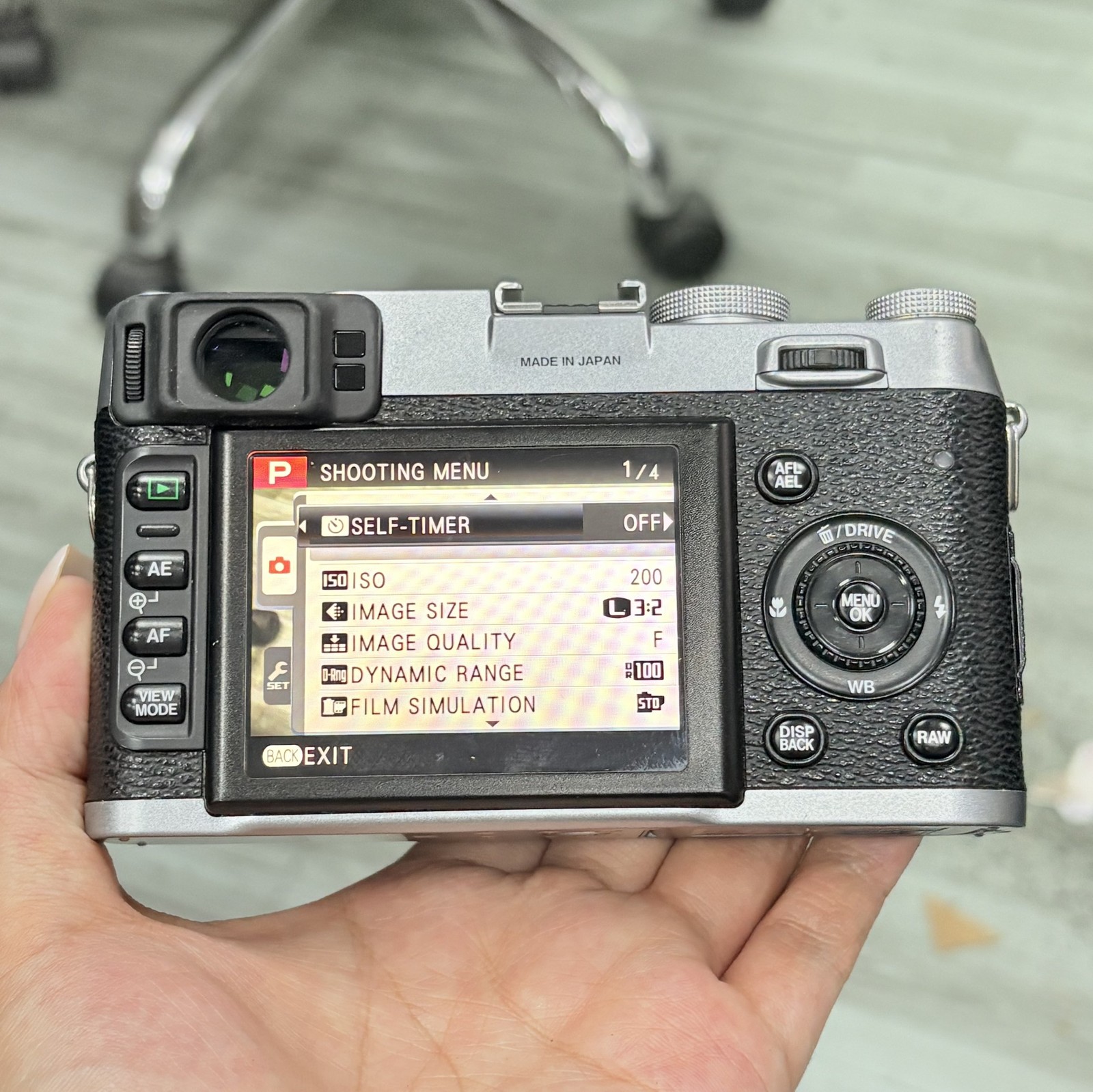 Fujifilm X100 12.3MP APS-C CMOS EXR 4x Optical Zoom Digital Camera -90%NEW