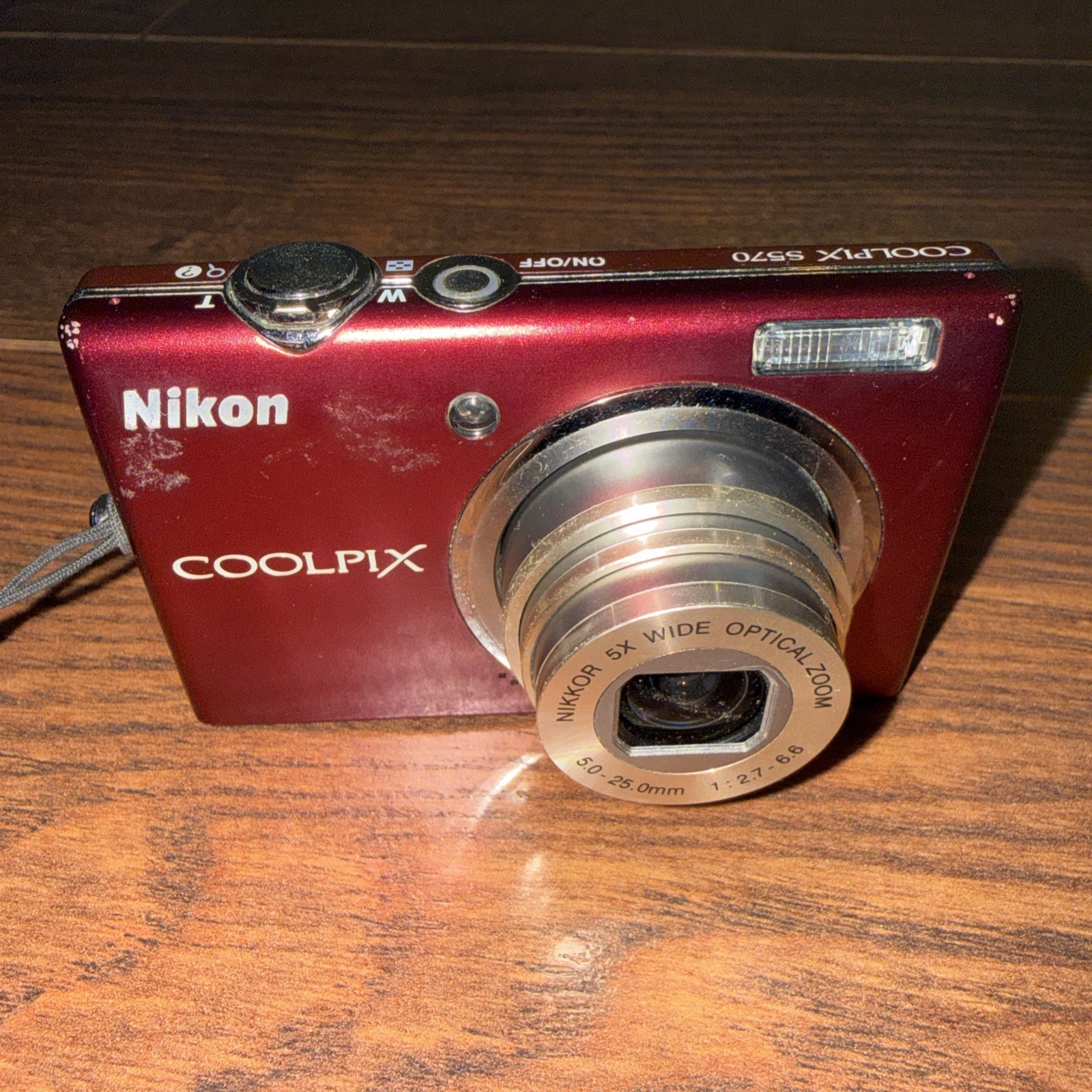 Nikon Coolpix S570 Digital Camera Red 12MP 5x Optical Zoom Battery Charger Card