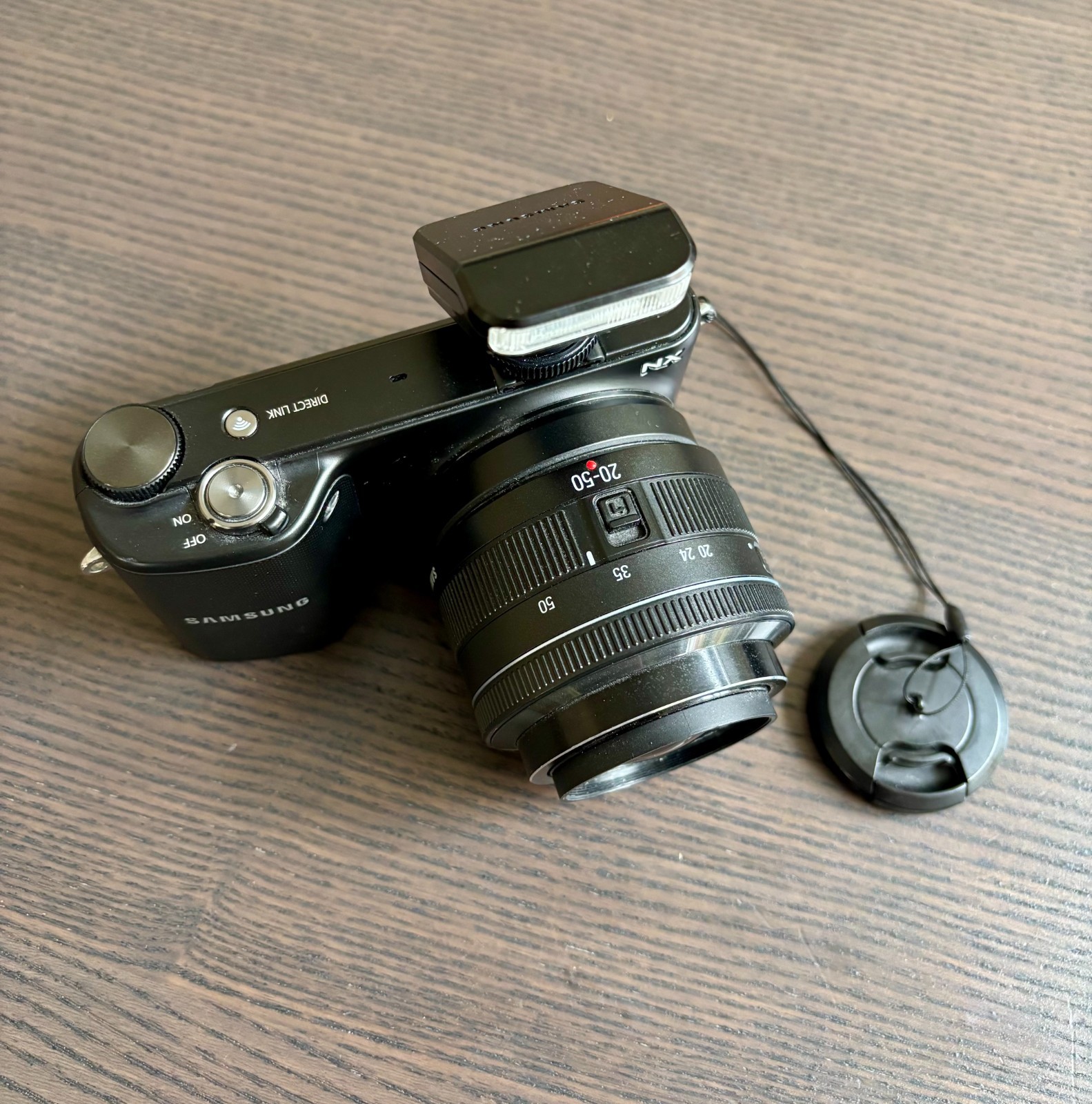 Samsung NX2000 20.3MP Mirrorless Digital Camera with 20-50mm Lens and SEF-8A Sho