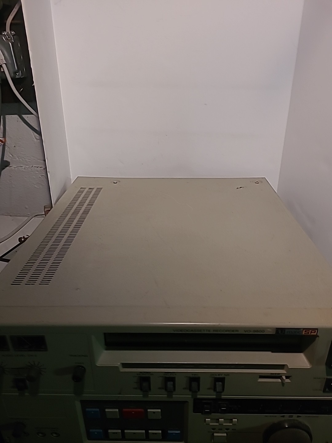 Sony VO-9800 3/4″ UMatic Videocassette Recorder Parts Only UNTESTED Powers On