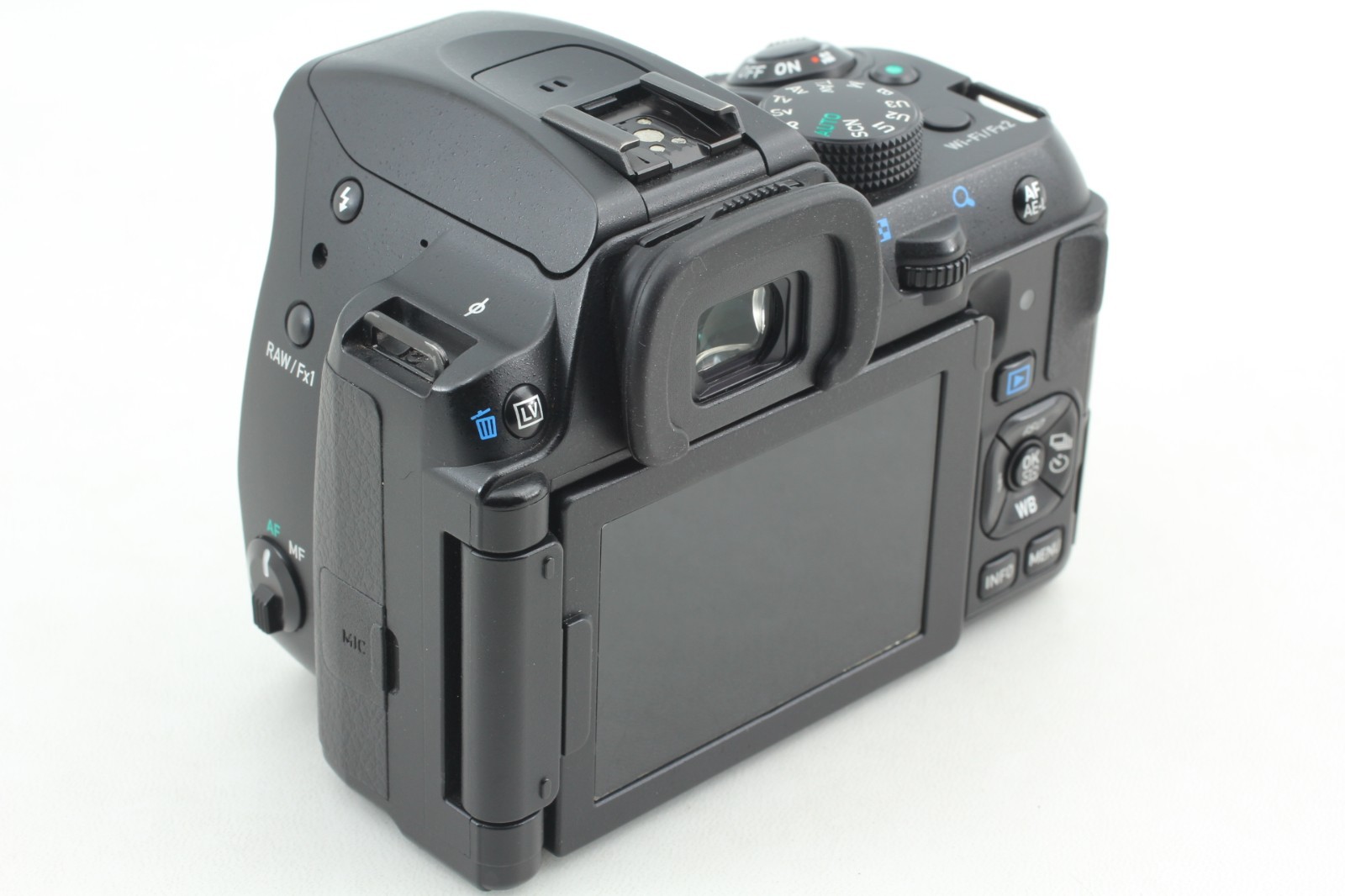【 MINT 】 Pentax K-70 24.0 MP DSLR Camera Black w/ DA 18-135mm WR Lens from Japan