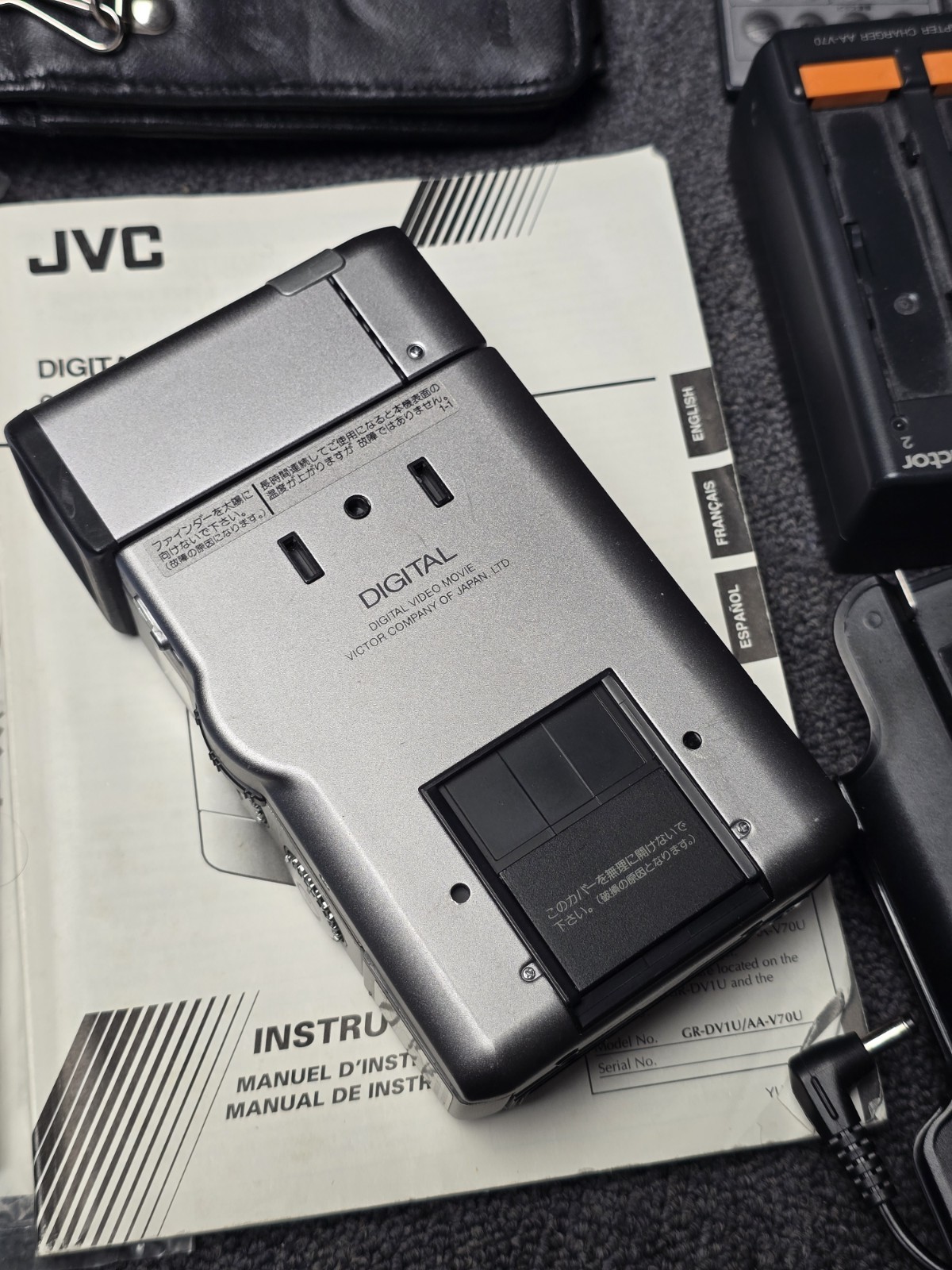 JVC DV1 Mini DV Handheld Camcorder Victor Power Grip Case Manuals Charger NoTest
