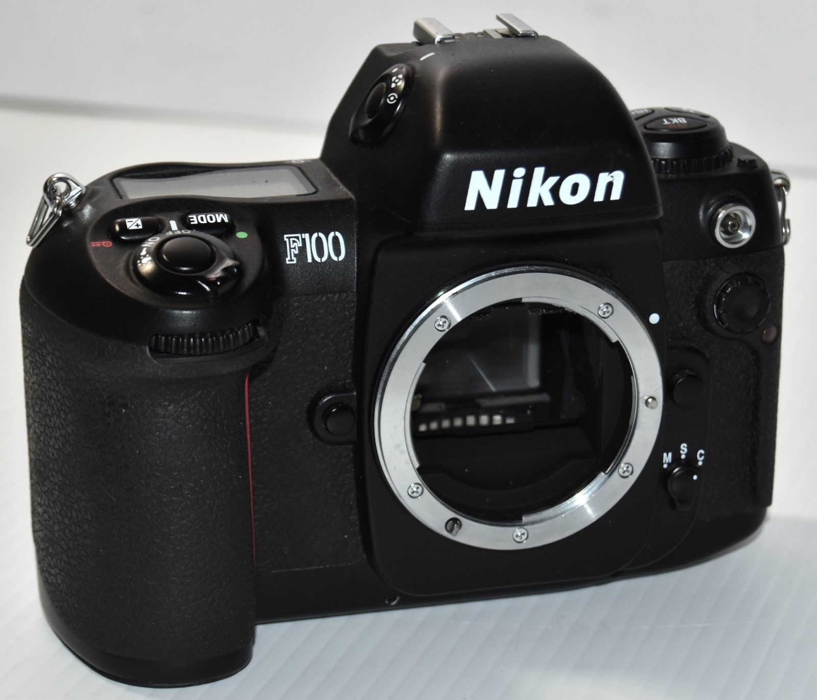 Nikon F100 35mm SLR Auto Focus Camera Body Only – Free US Shipping