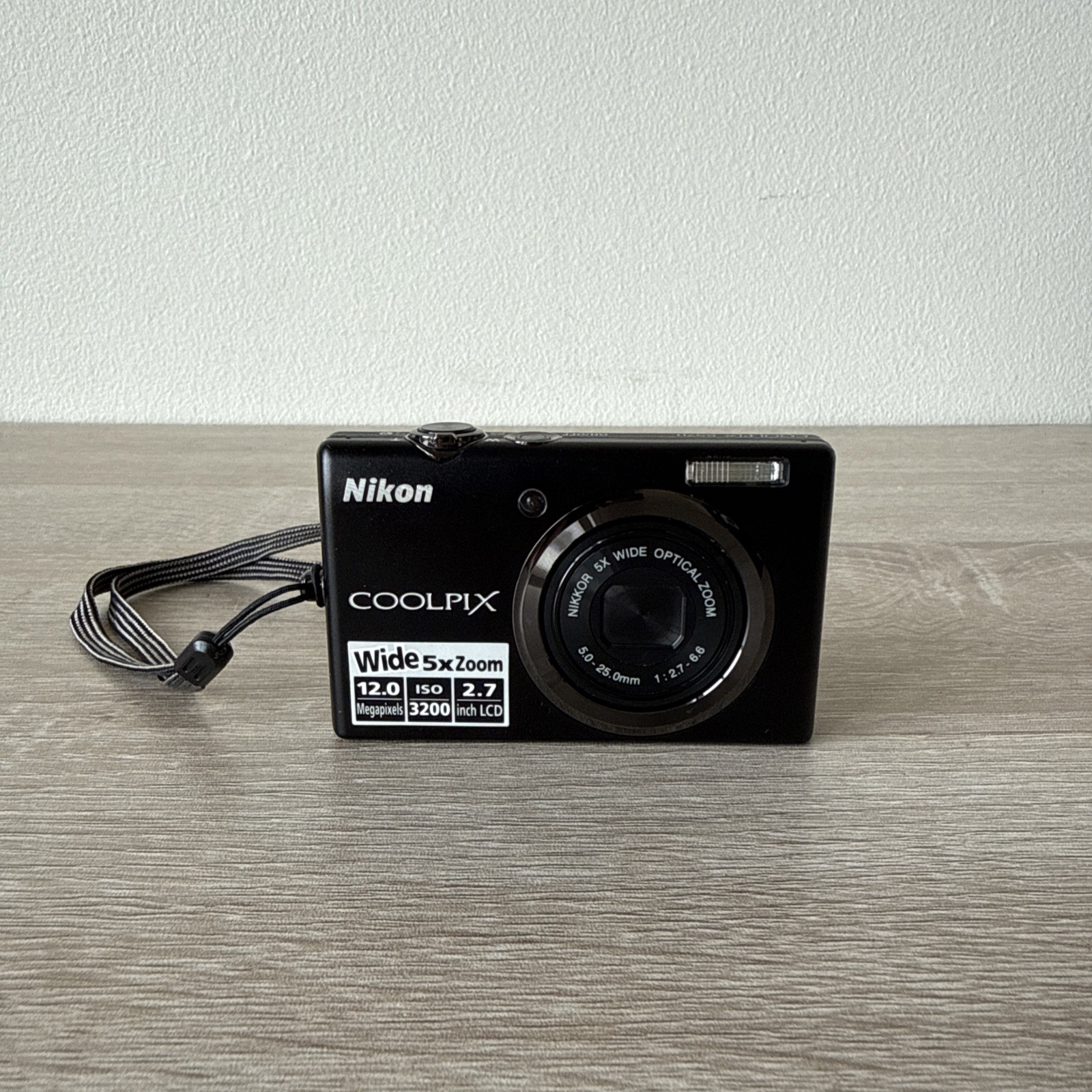 Nikon COOLPIX S570 12MP Digital Camera Black Charger + Memory Card + Battery