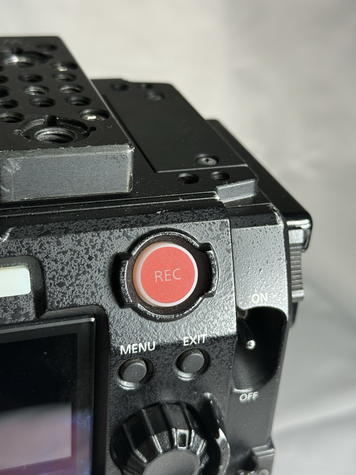 Panasonic VariCam 35 4K Camera Package – AU-V35C1 + AU-VREC1 Recorder + EVF