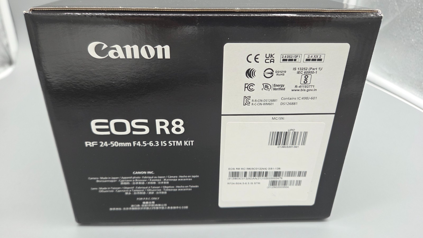 Canon EOS R8 Mirrorless Camera with RF 24-50mm f/4.5-6.3 IS STM Lens 5803C012