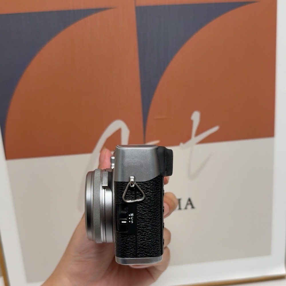 Fujifilm X100T Digital Camera with 23 mm f/2 Fixed Lens 16.3 MP English Language