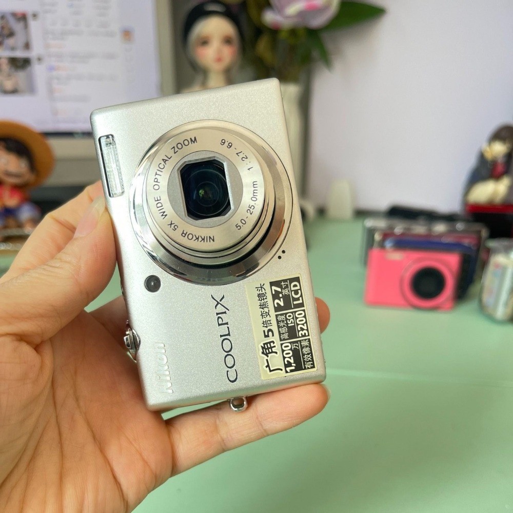 Nikon COOLPIX S570 Digital Camera 12MP 5x Optical Zoom Silver Fast shipping