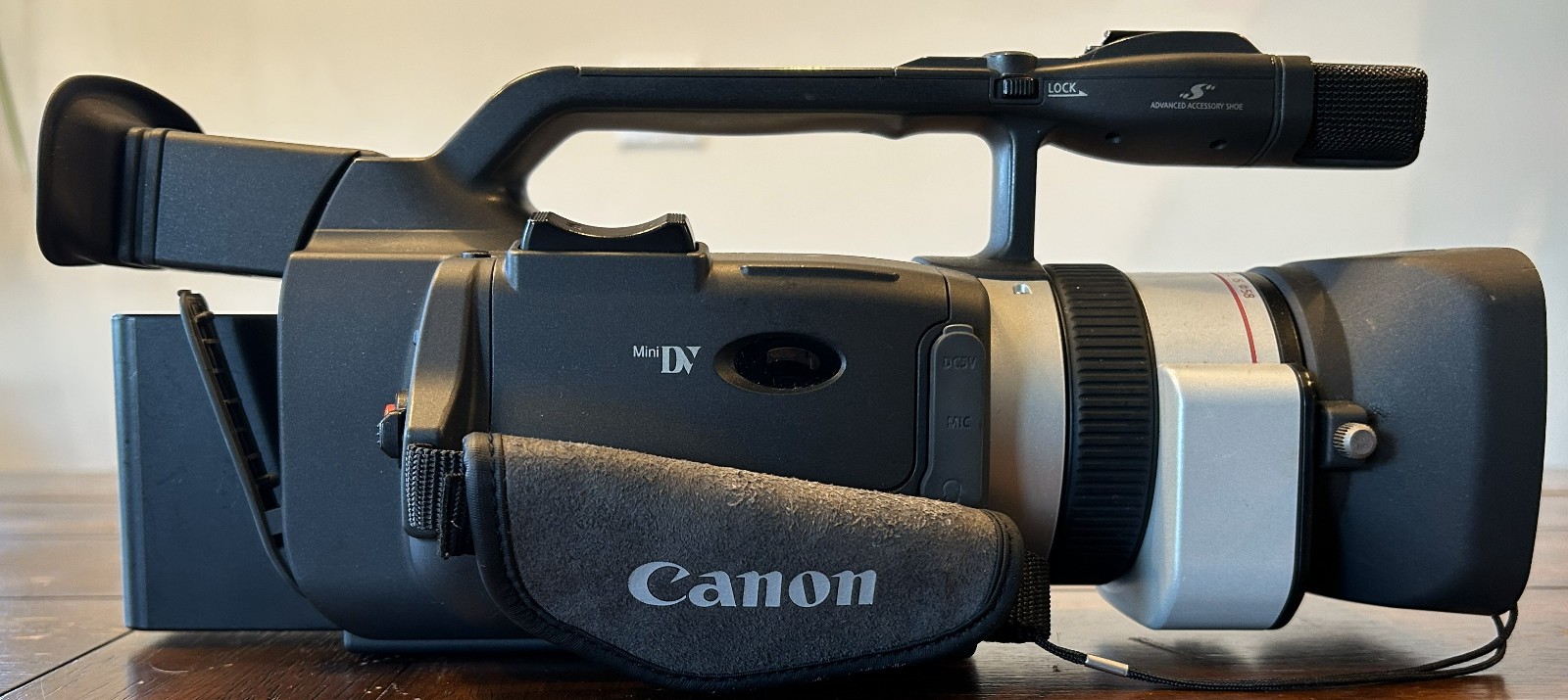 Canon Gl2 Mini DV Standard Definition Camcorder For Parts/Repair