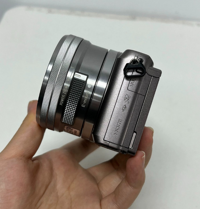 Sony Alpha a5100 24.3MP Mirrorless Digital Camera 16-50mm Lens 95%New