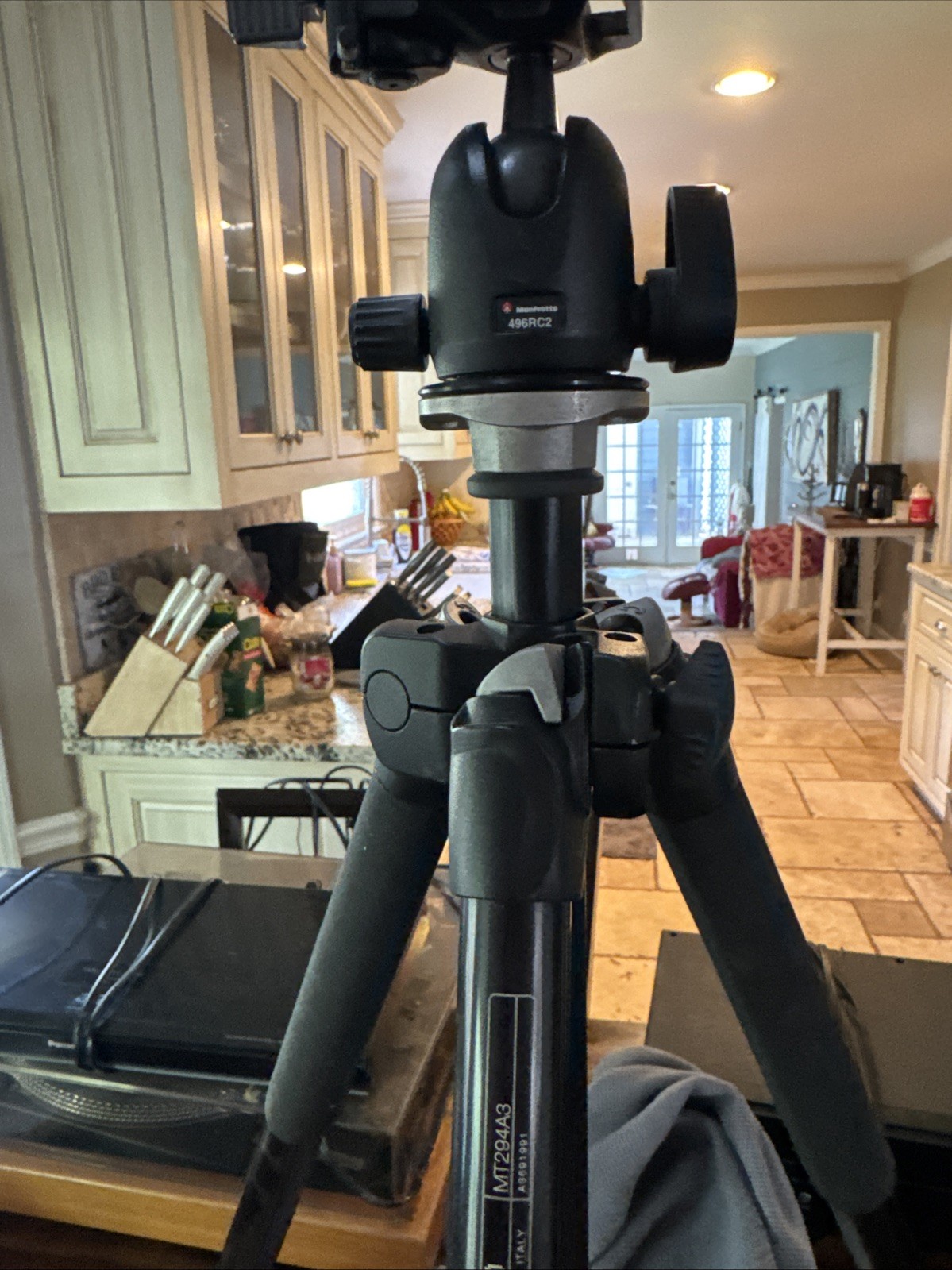 Manfrotto 290 MT294A3 Alum Tripod w/ Manfrotto496R 3Way Pan Tilt Head Cannon