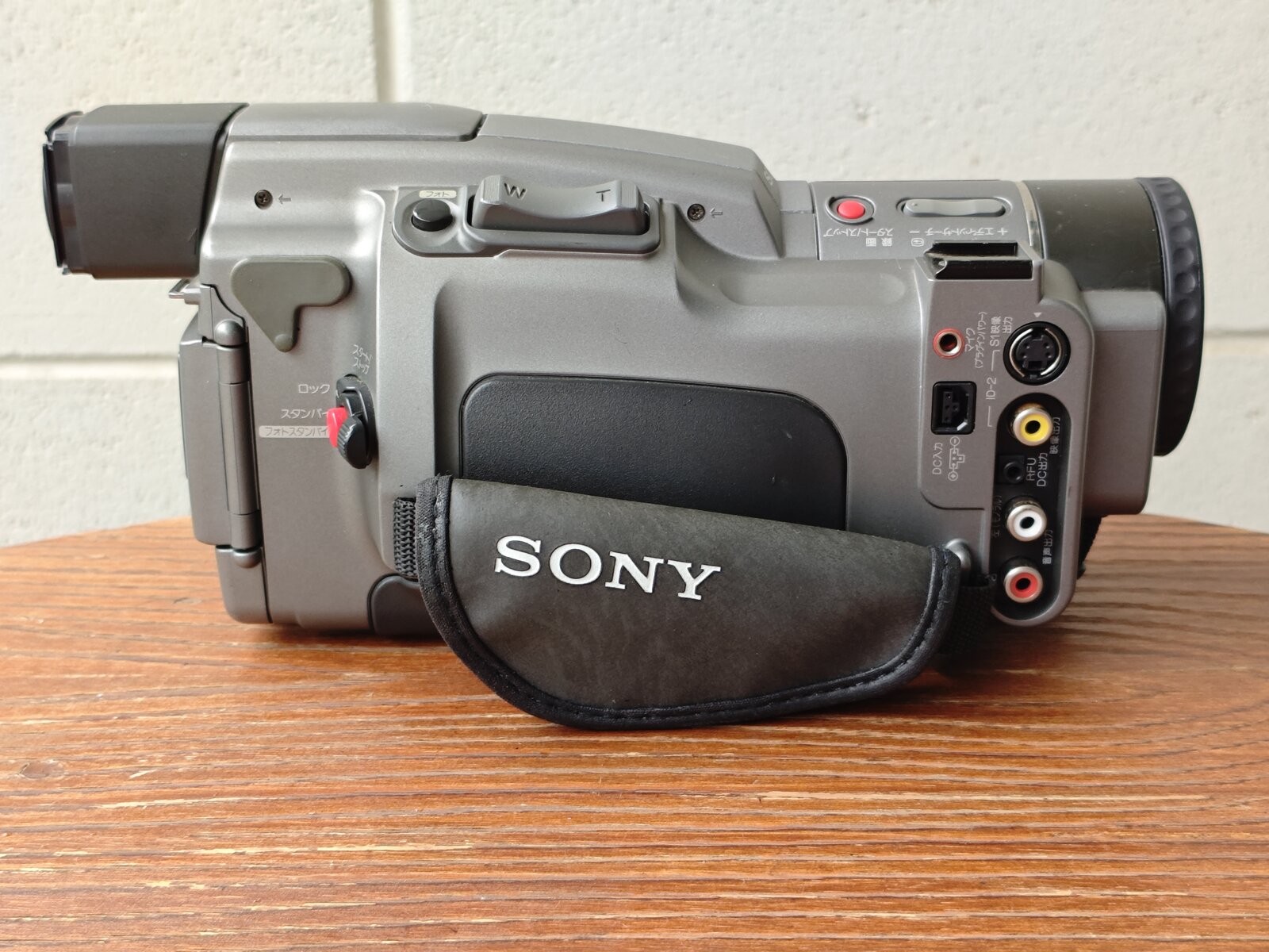 14386 Sony DCR-VX700 MiniDV Camcorder NTSC For Parts/Repair As-is