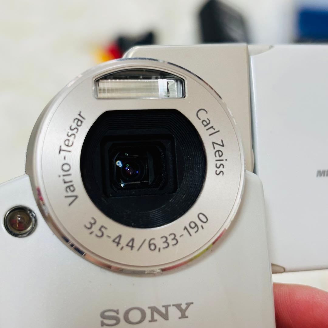 SONY Cyber-shot DSC-M2 White 5.1MP Compact Digital Camera F3.5～F4.4 Japan