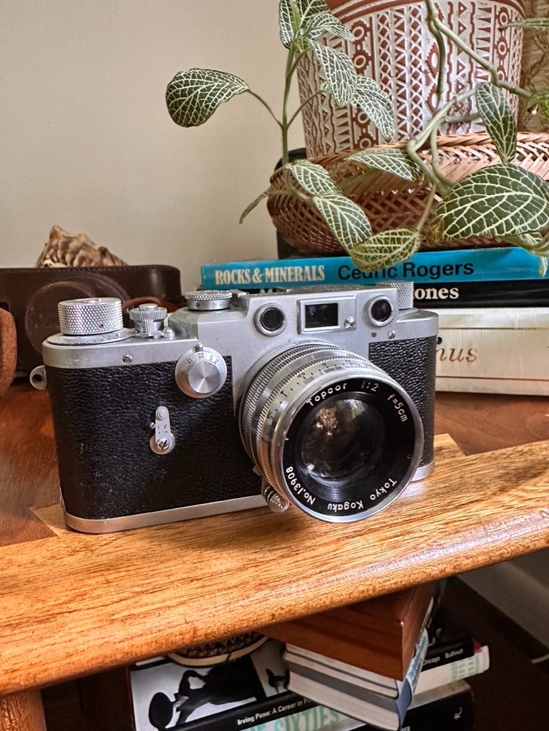 Leotax f, Showa Optical Works, Ltd. Rangefinder Camera w/ 50mm f/2 Topcor Lens
