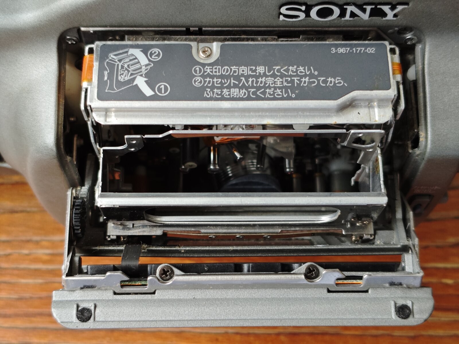 47968 Sony DCR-VX1000 MiniDV Camcorder NTSC Tested w/ Charger