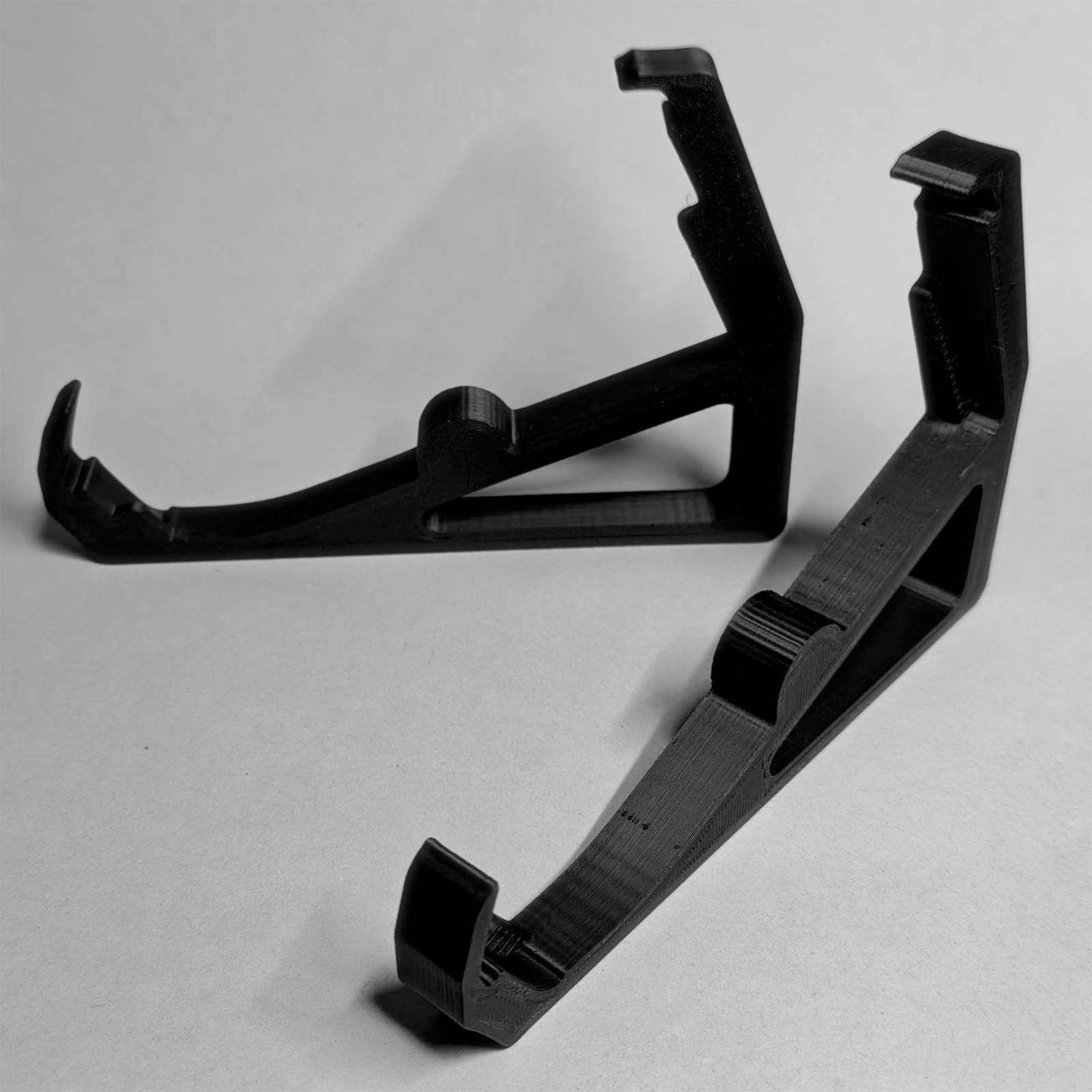 Stand for “GoStream Duet 8 ISO” with two different angle settings for your conve
