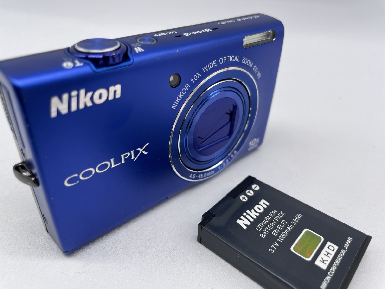 Excellent Nikon COOLPIX S6200 16.0MP Digital Compact Camera silver 0460