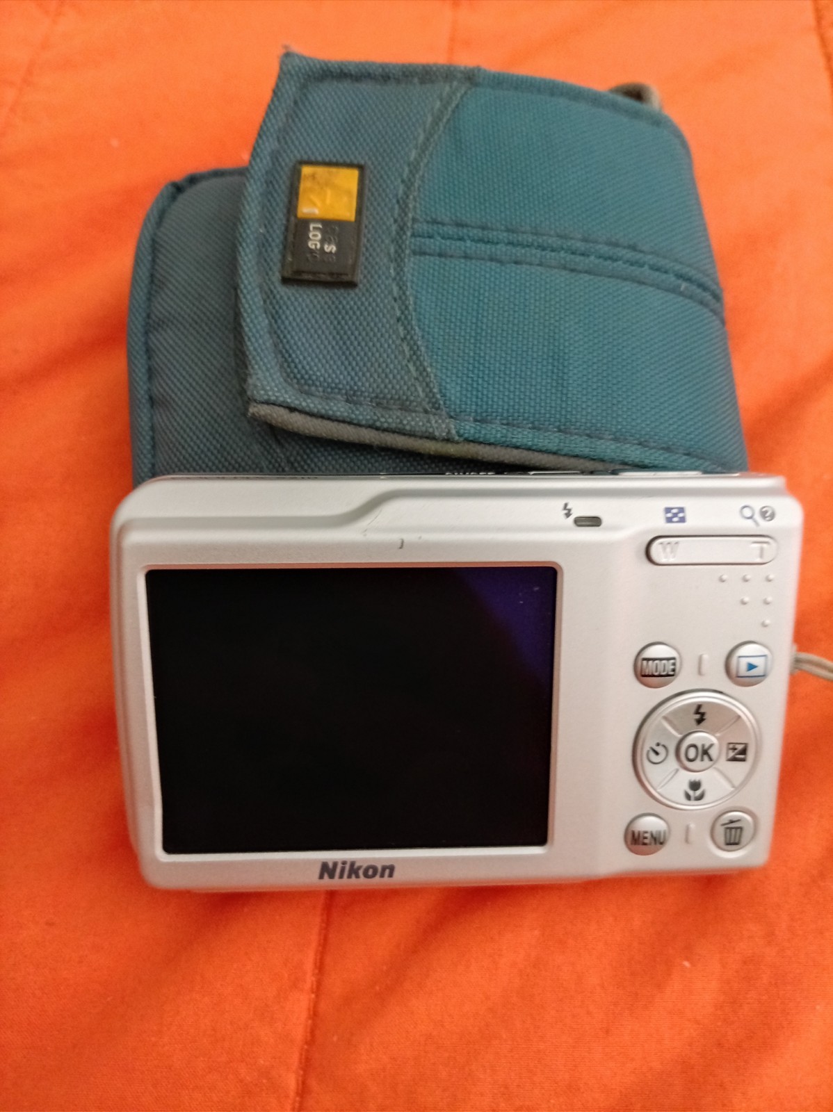 Nikon Coolpix S210 Silver + Case Logic Case – Compact Digital Camera