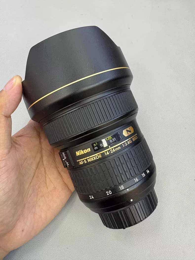 Nikon AF-S Nikkor 14-24mm f/2.8G Ed Lens Standard Lens for Nikon – 95% New