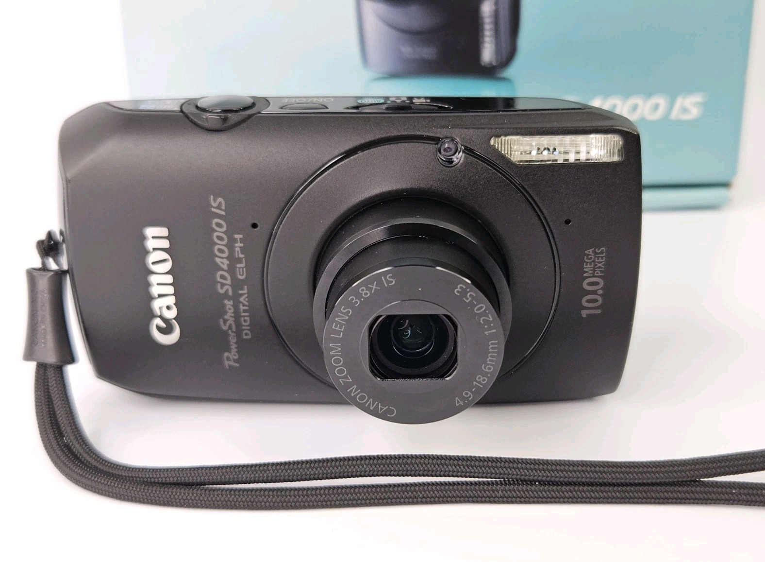 Canon PowerShot SD4000 IS Digital Camera w/Box 32GB SD Card & Case, Cables MINT!