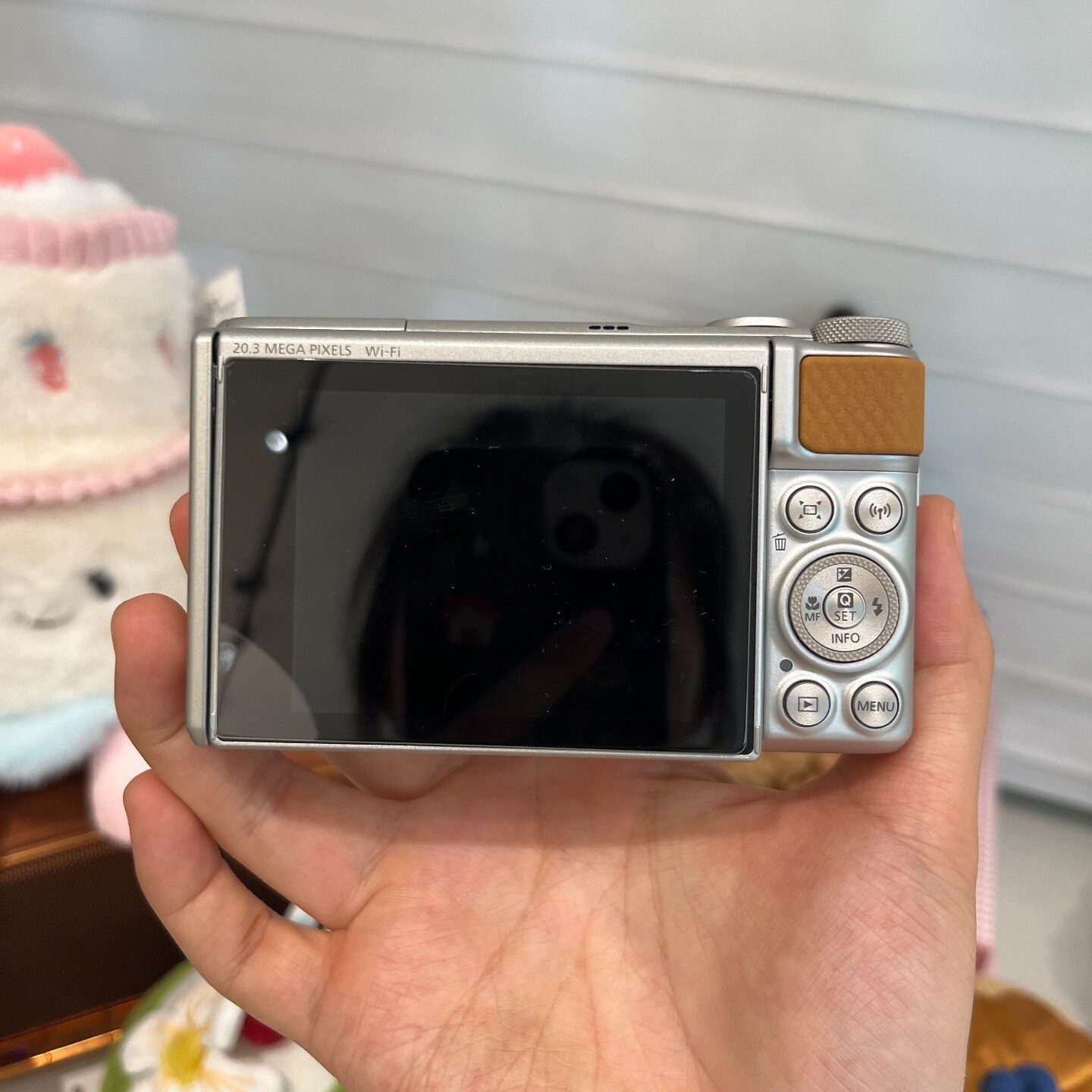 Canon SX740 HS – Silver PowerShot Digital Camera 20.3MP 40x Optical Zoom