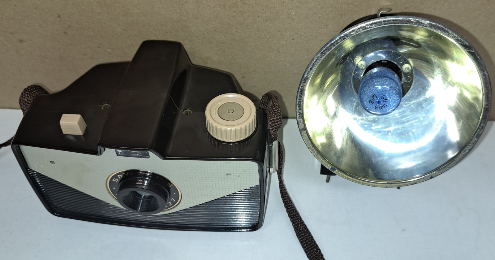 Vtg 1950s Sawyers Nomad 127 Film Camera Brown Bakelite w/ Flash & Case Untested