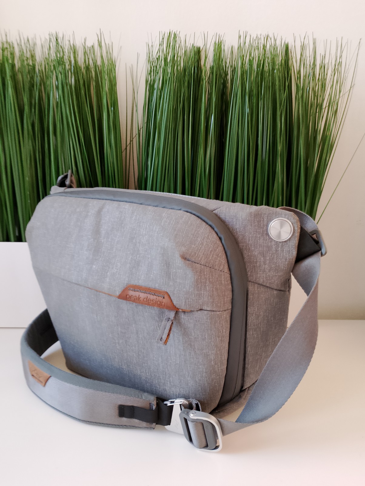 Peak Design Everyday Sling – 6L | Ash | Sling or ShoulderCarry. Excellent!